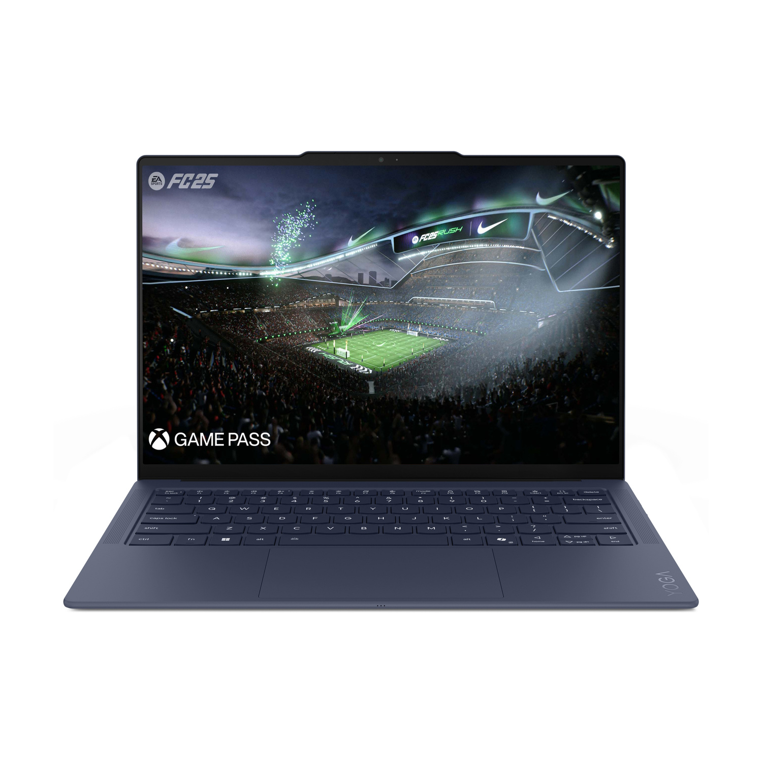 Un laptop blu scuro mostra una partita di calcio sullo schermo, con stadio e giocatori.