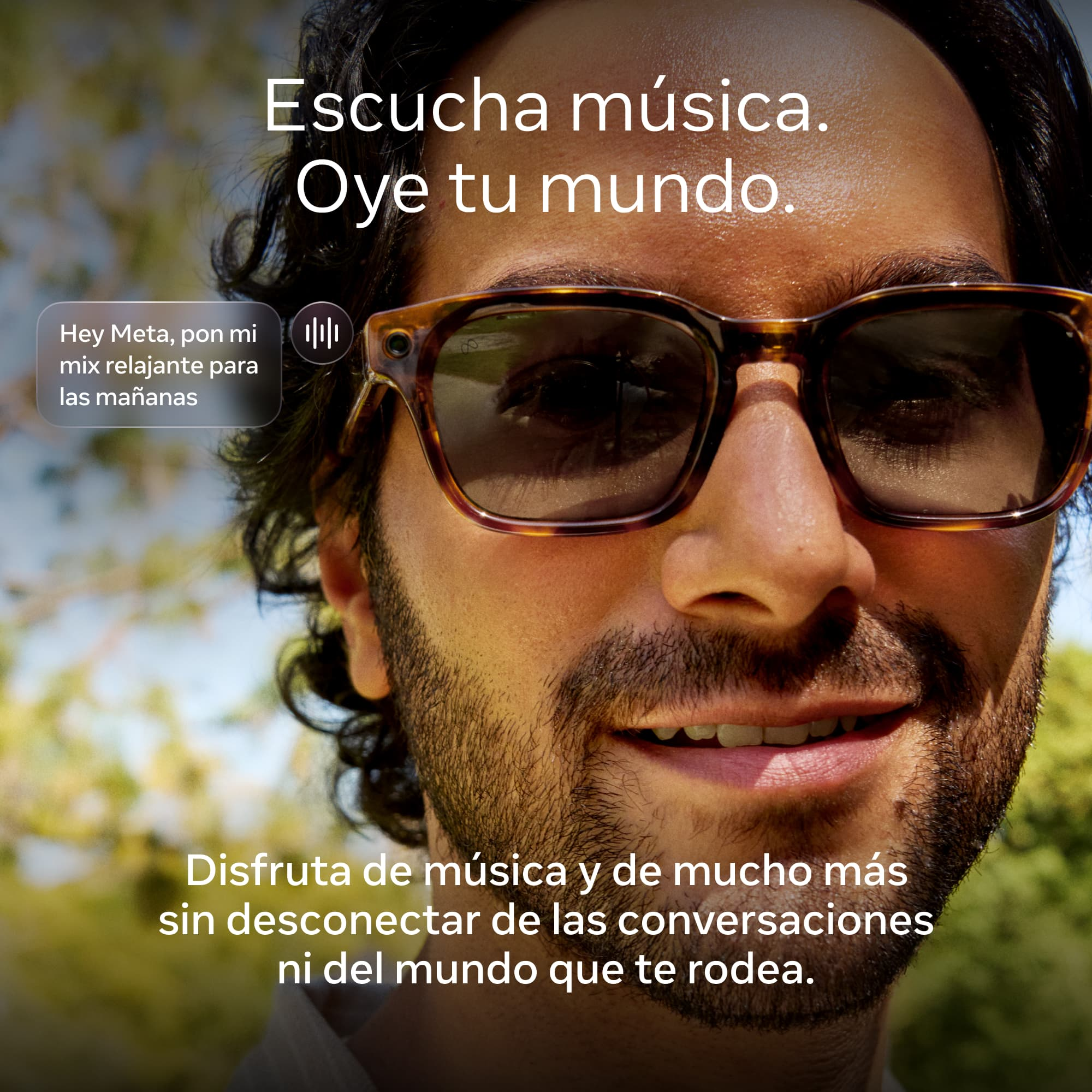 Hombre con gafas de sol escuchando música. Texto en español.