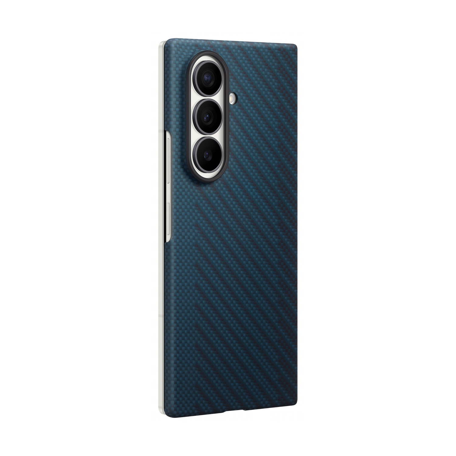 Telefono blu scuro con motivo carbonio e tre obiettivi sul retro.