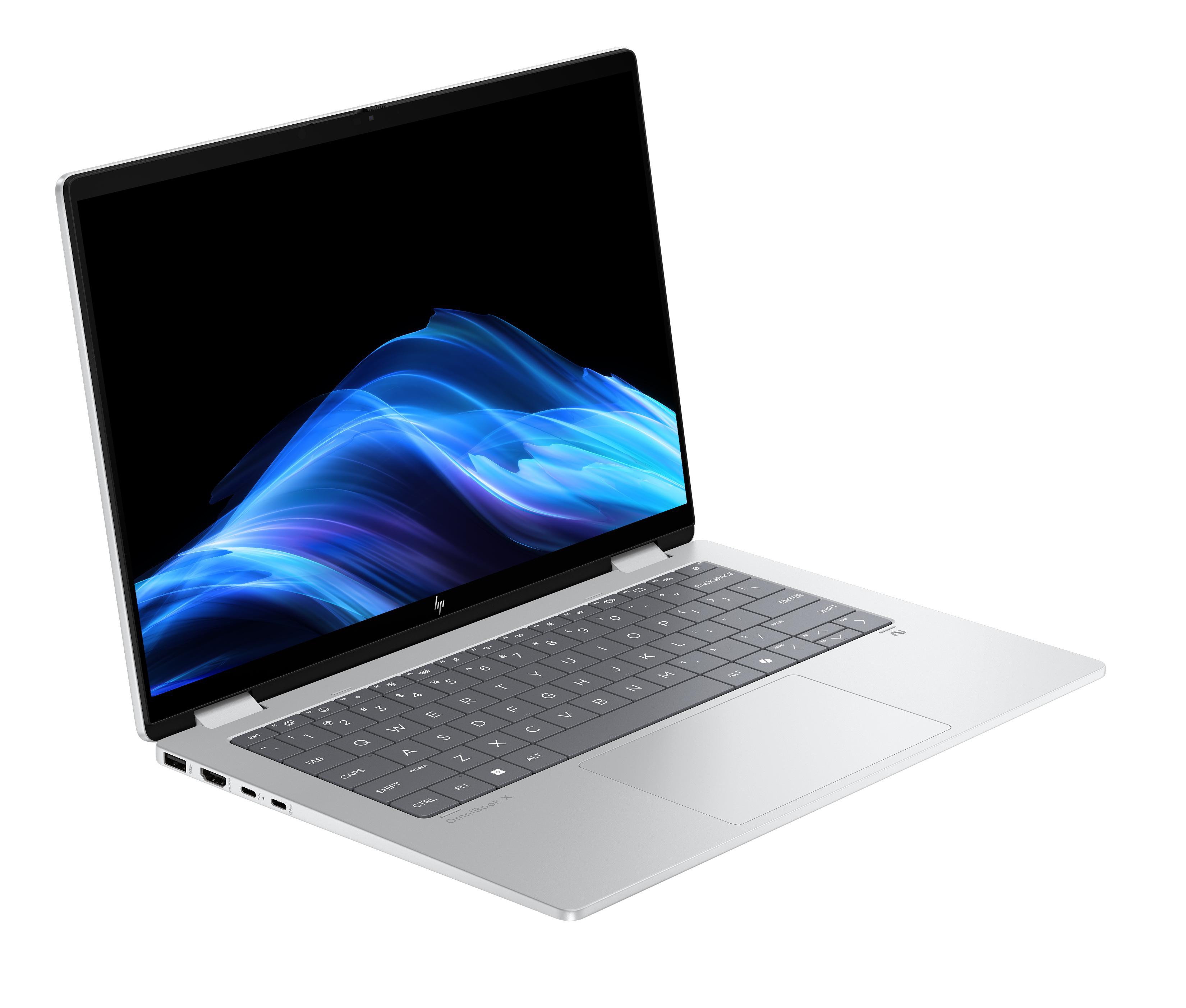 Ein offenes silbernes HP OmniBook X Laptop mit blauem Wellenmuster auf dem Bildschirm.