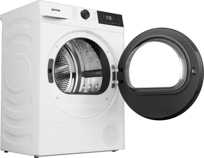 Egy fehér Gorenje szárítógép nyitott fekete ajtóval.