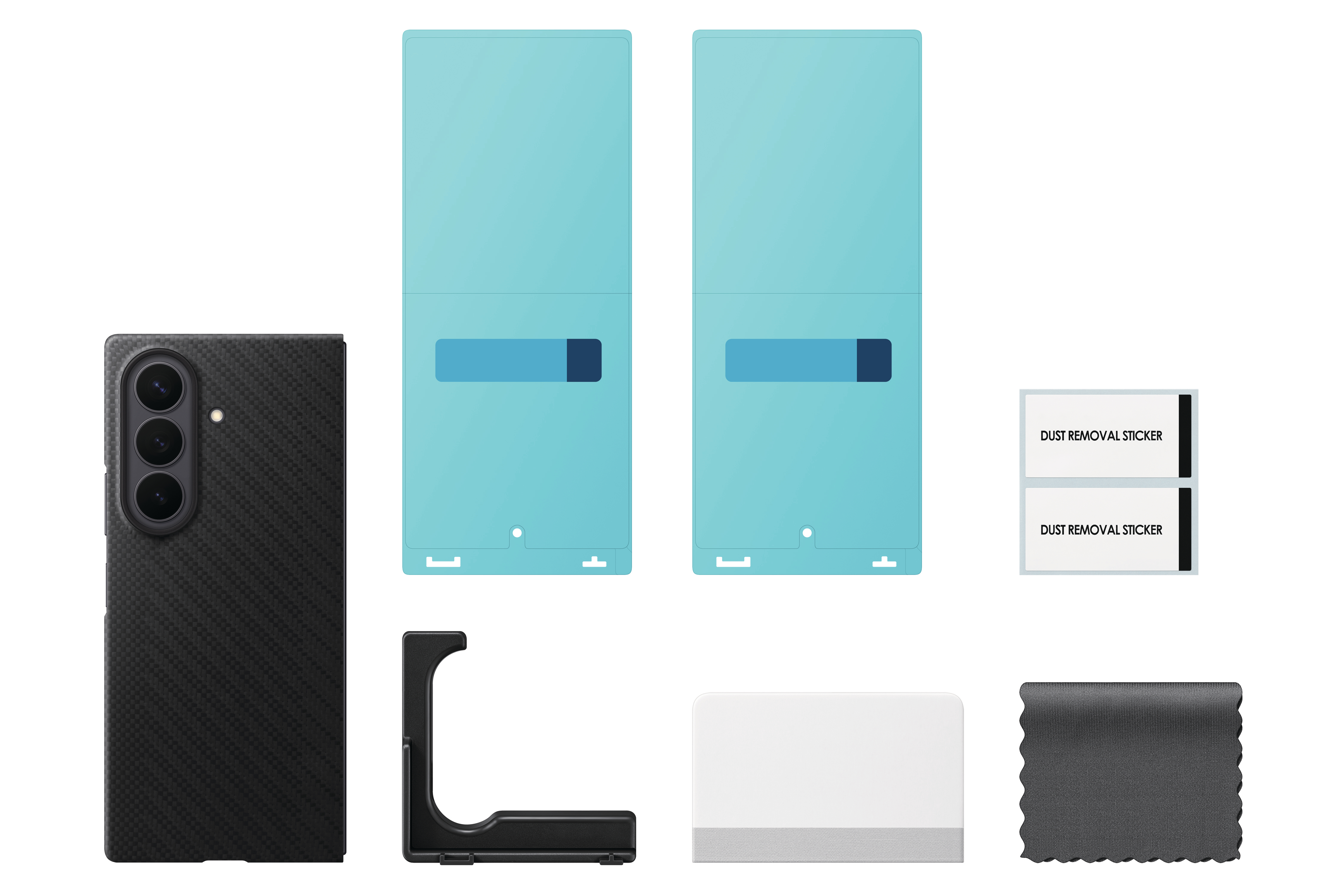 Ein schwarzes Handy mit Karbonmuster, zwei blaue Displayschutzfolien, ein Griff, Aufkleber und Tuch.