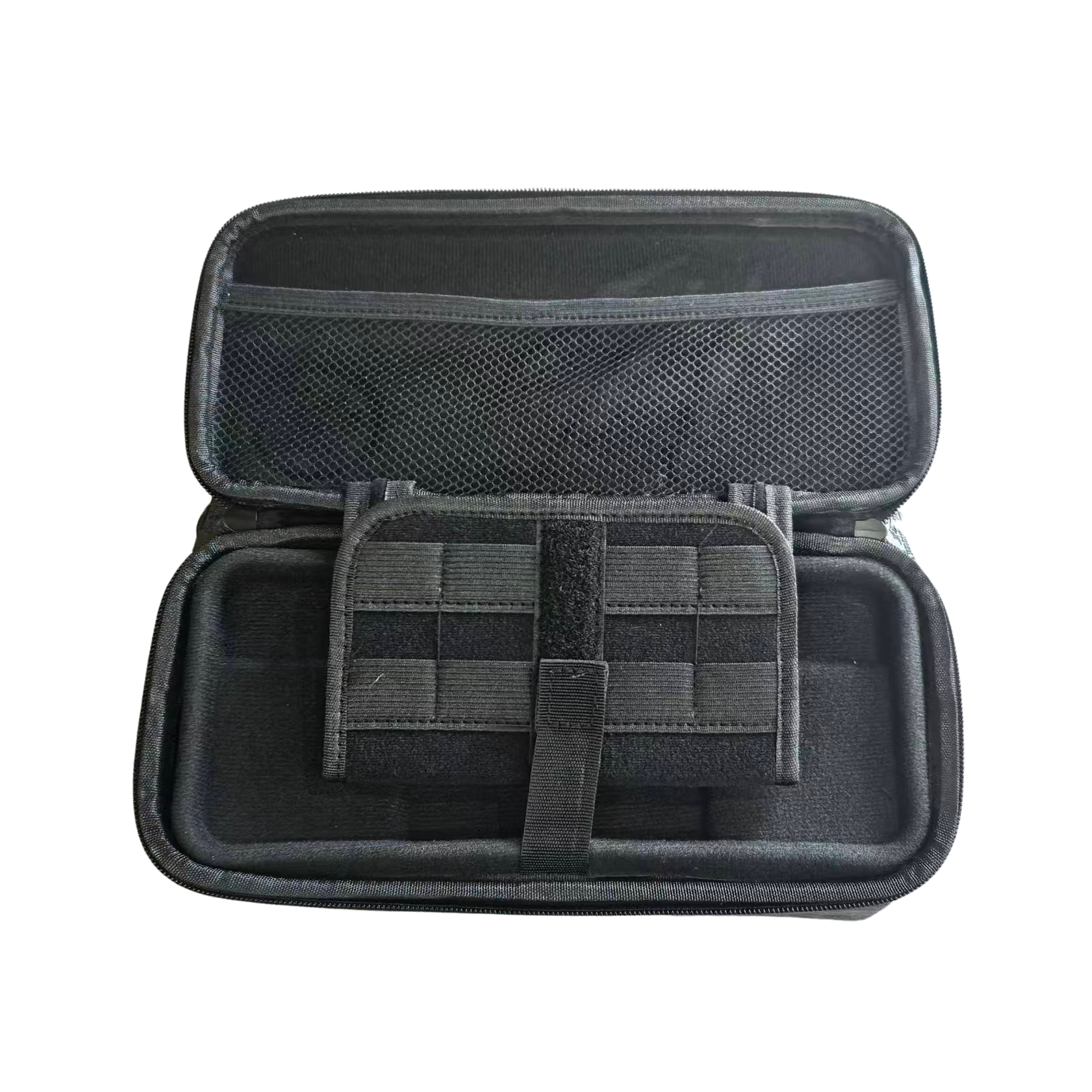 Schwarze Tasche geöffnet mit Netzfach und elastischen Gurten im Inneren.