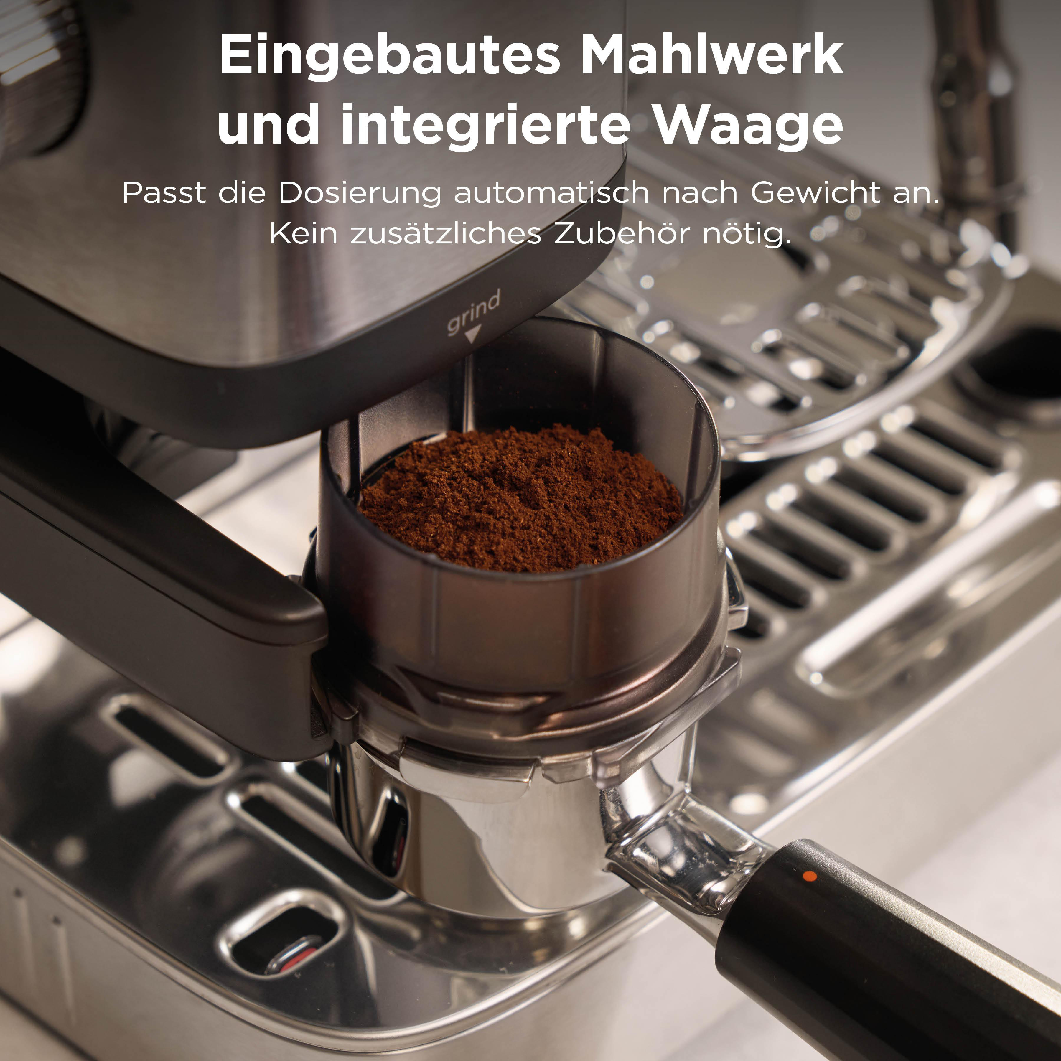 Kaffeemühle mit integrierter Waage, gefüllt mit Kaffeepulver.