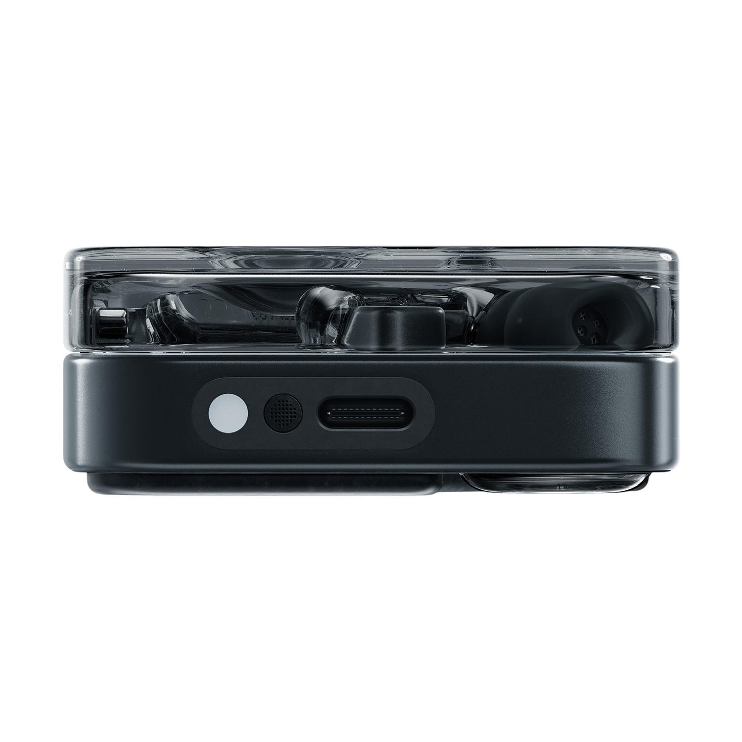 Custodia di ricarica nera con coperchio trasparente contenente due auricolari. Porta USB-C visibile.