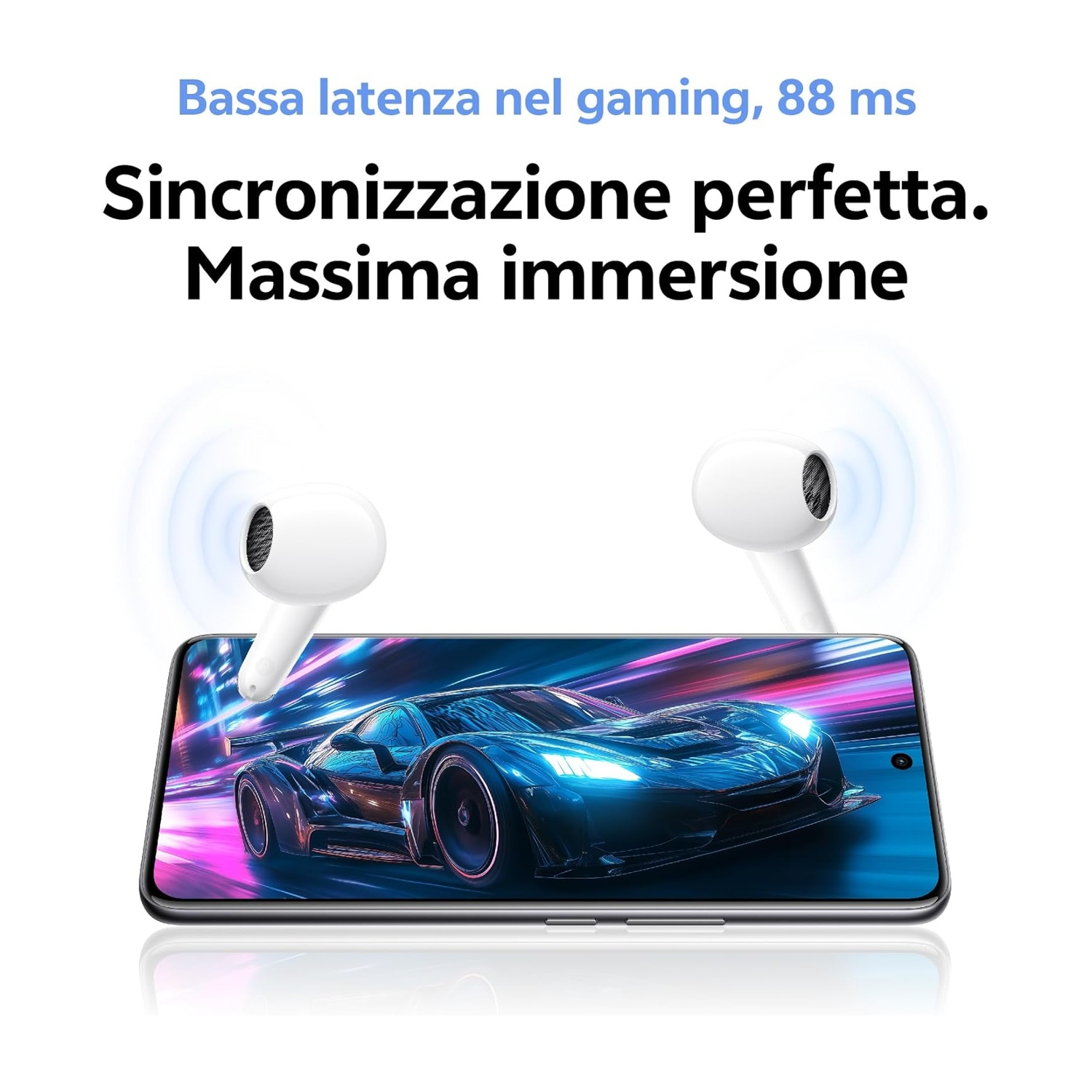 Smartphone mostra un'auto da corsa; sopra, auricolari bianchi con onde sonore.