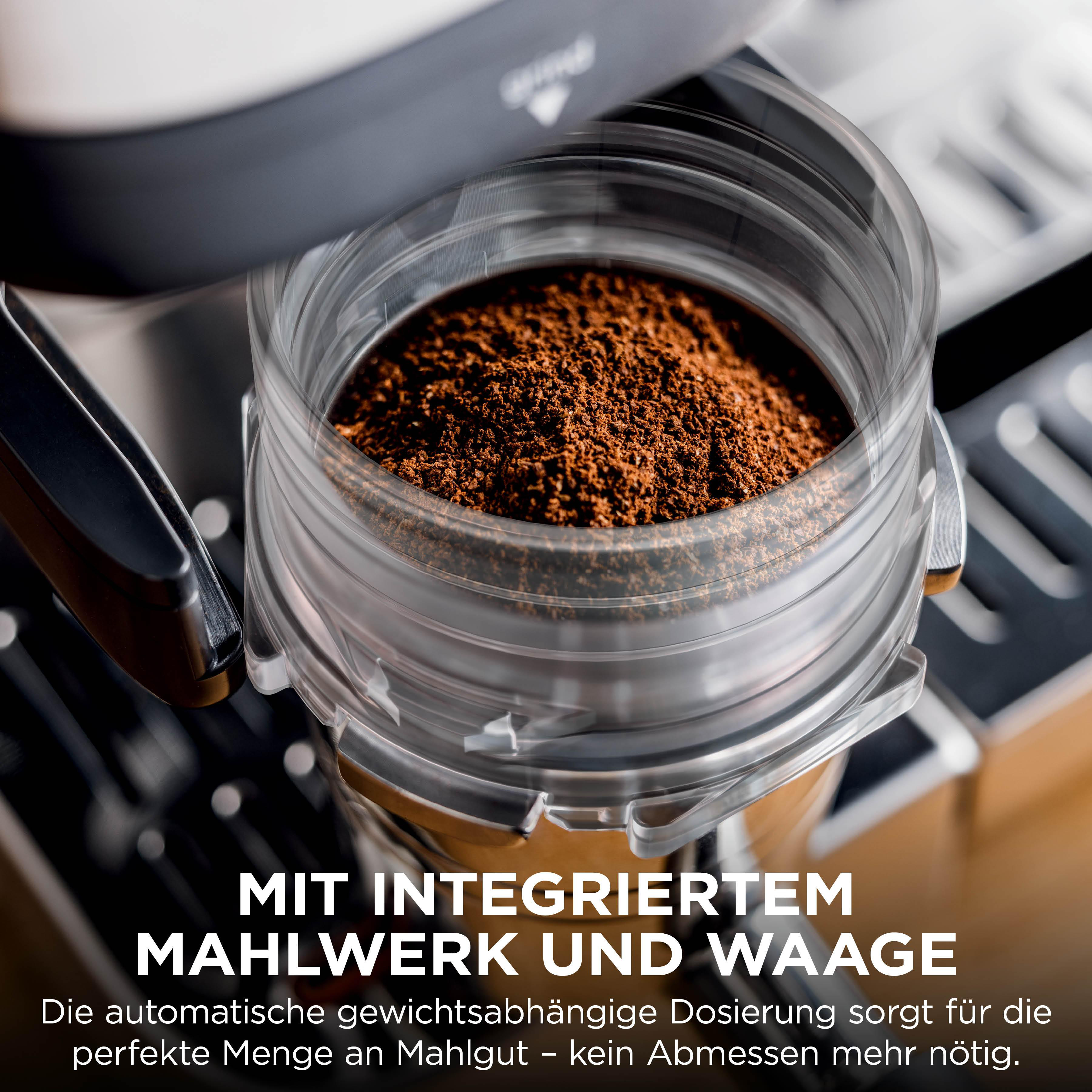 Kaffeemühle mit integriertem Mahlwerk und Waage, gefüllt mit Kaffeepulver.