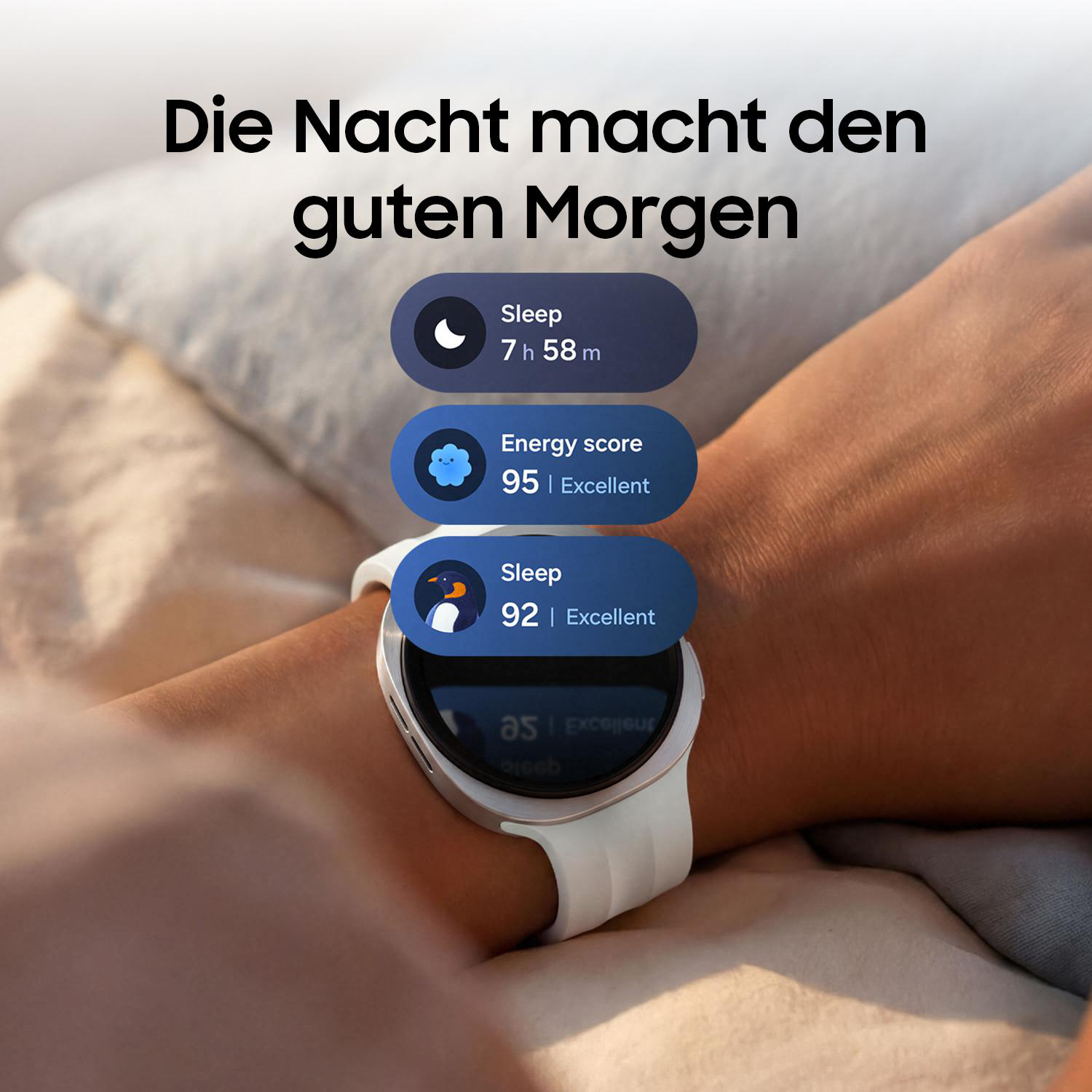 Eine weiße Smartwatch am Handgelenk zeigt Schlafdaten: 7h 58m Schlaf, Energie 95, Schlaf 92.