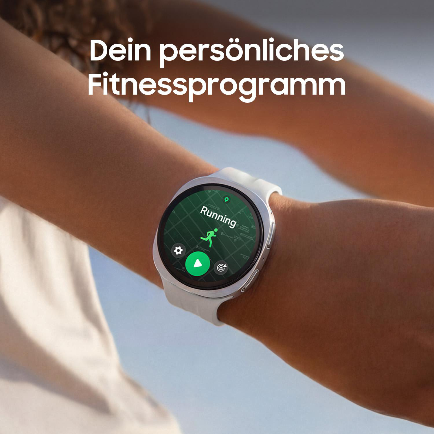 Eine weiße Smartwatch am Handgelenk zeigt das Lauf-Menü mit einer Läufer-Ikone an.