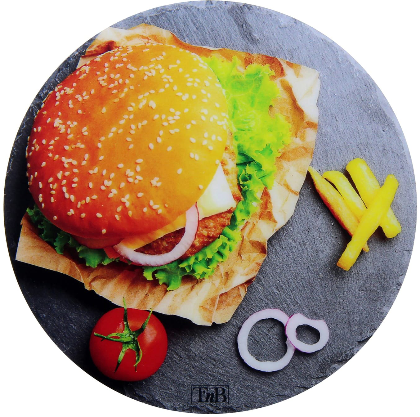 Hamburger sült krumplival, paradicsommal és hagymakarikákkal pala alapon.