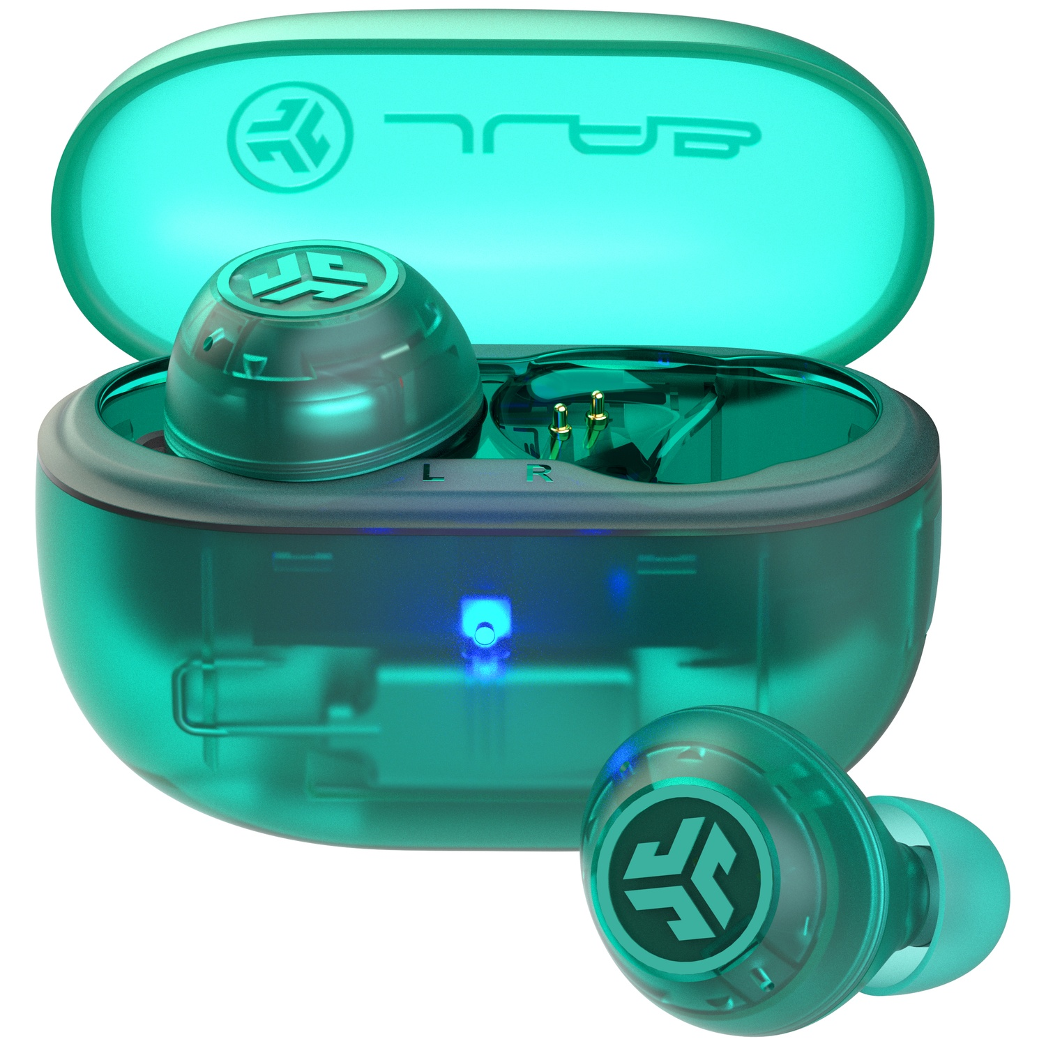 Groene transparante draadloze oordopjes in een open oplaadcase met blauw licht.