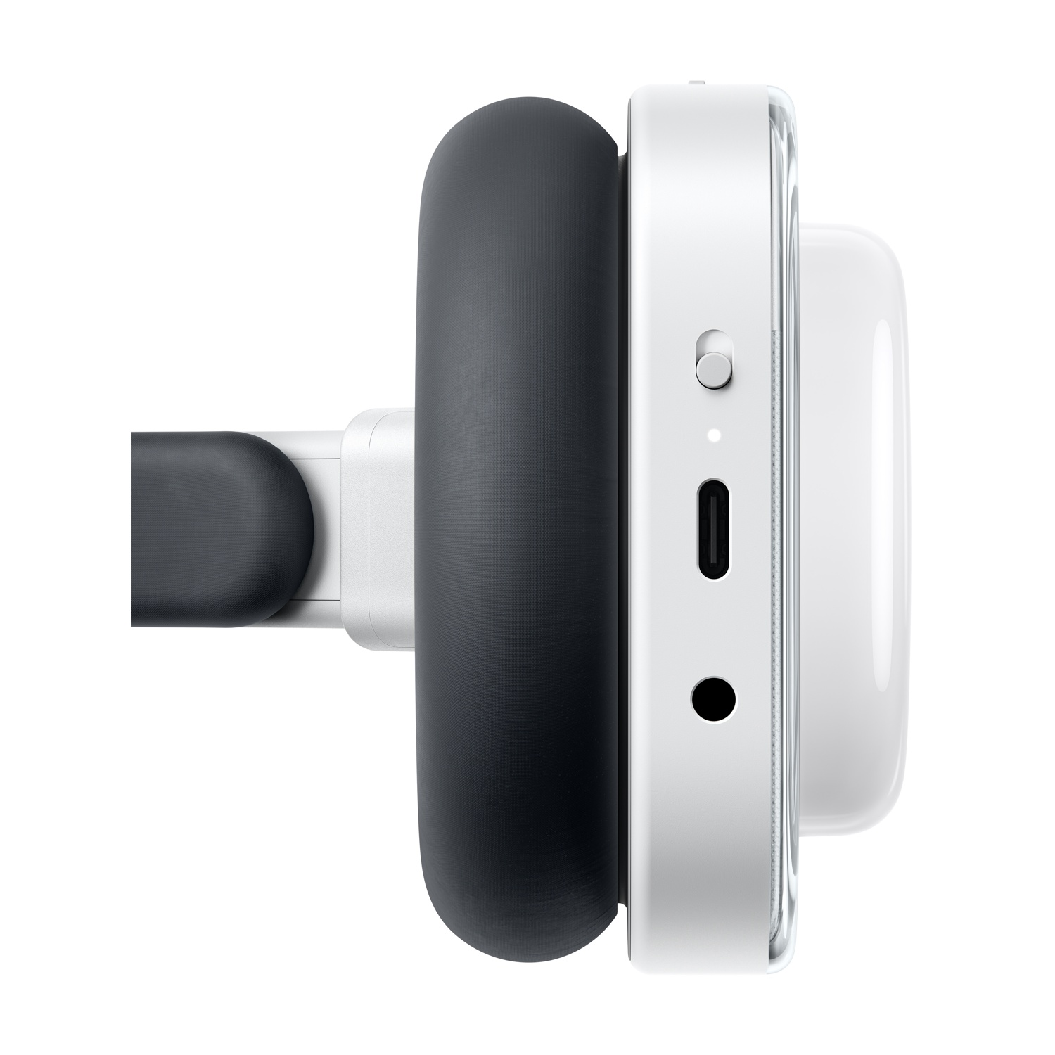 Primo piano di cuffie bianche con padiglione nero, porta USB-C.