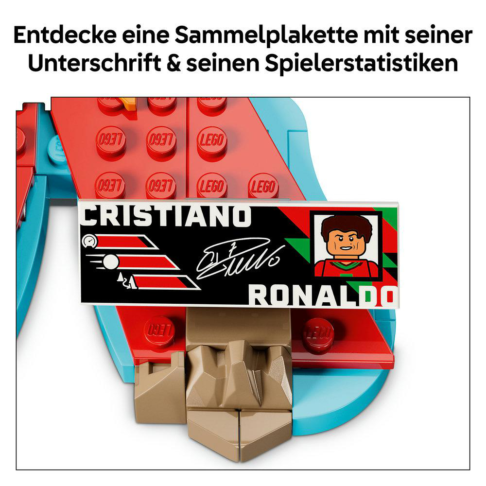 Eine Lego-Plakette mit Cristiano Ronaldo, seiner Unterschrift und einem Bild.
