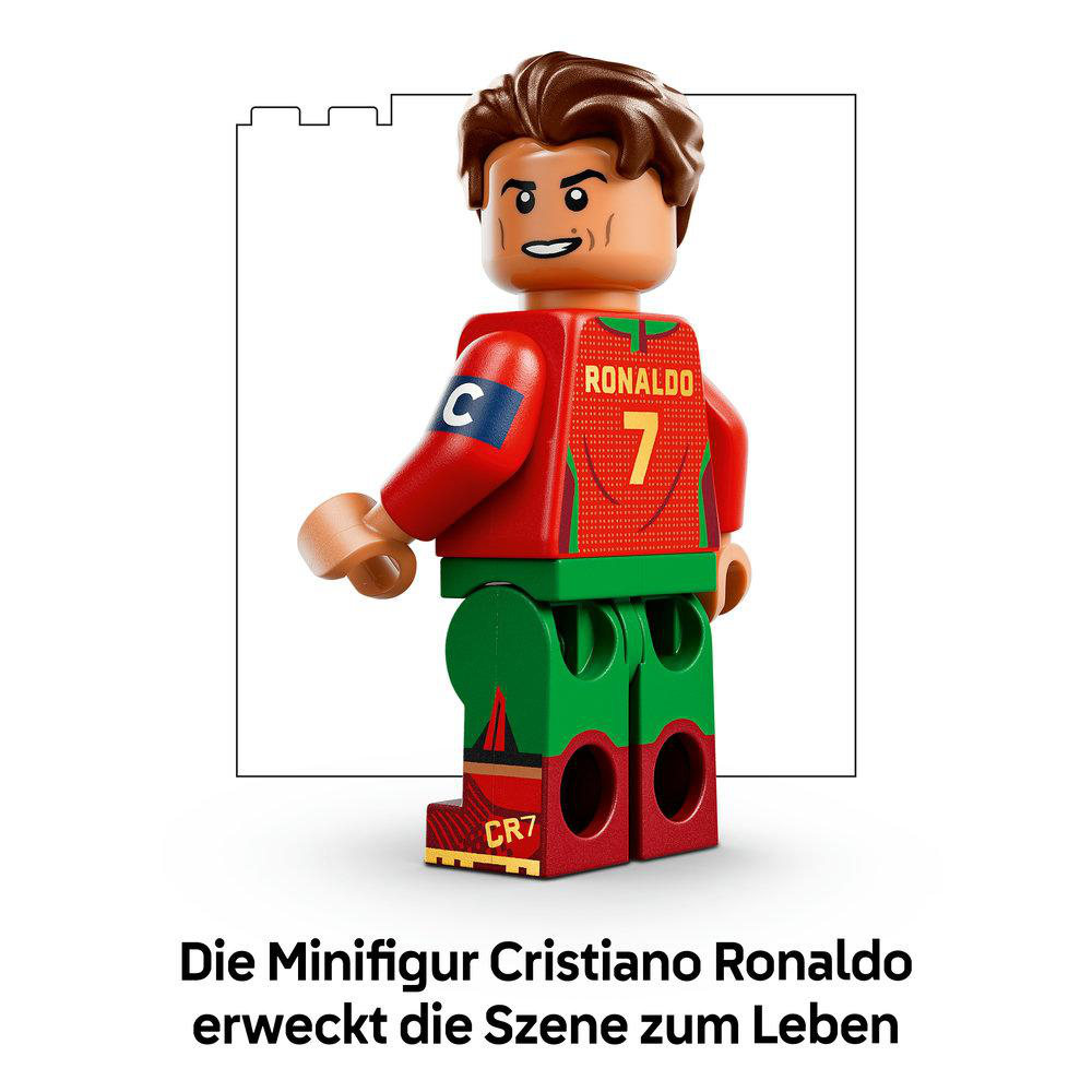 Eine Lego-Figur von Cristiano Ronaldo in einem roten und grünen Trikot mit der Nummer 7.