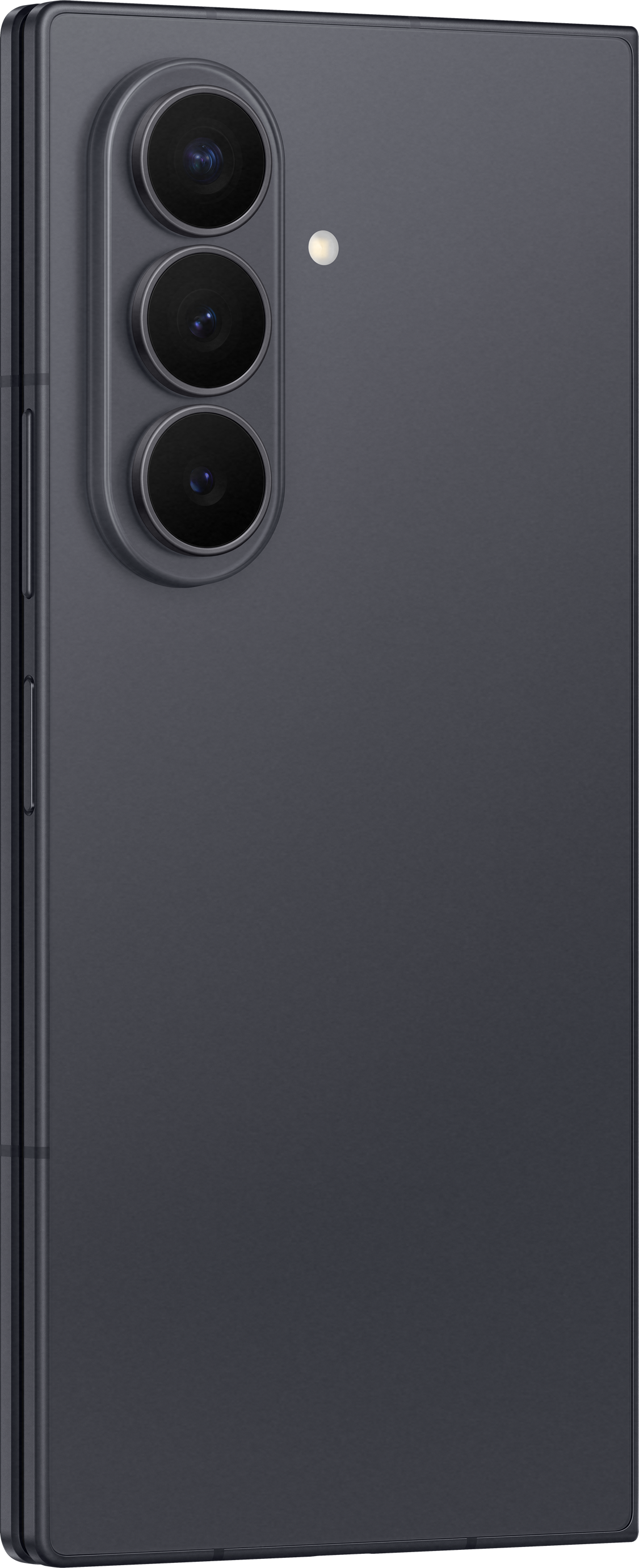 Rückseite eines dunklen Smartphones mit drei vertikalen Kameralinsen und Blitz.