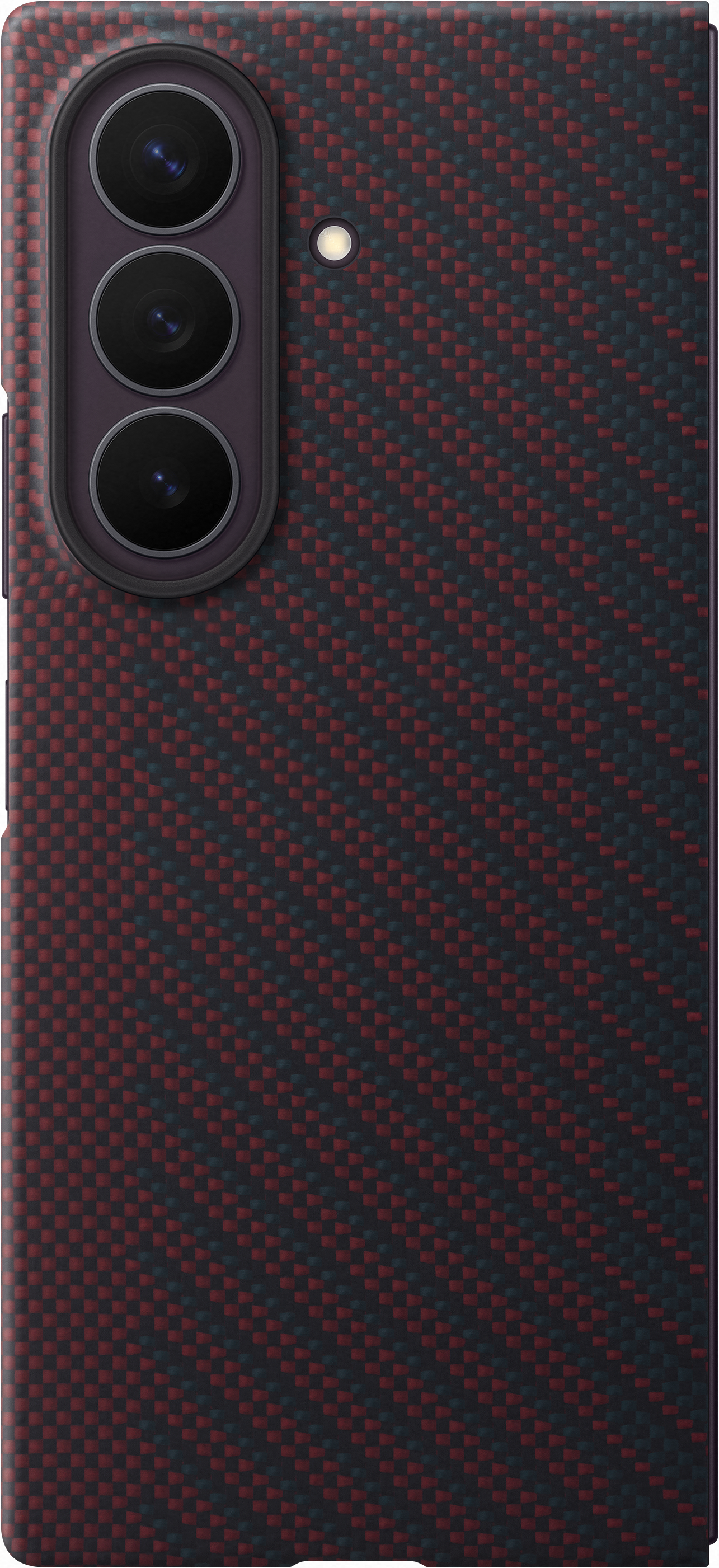 Retro di uno smartphone con motivo a quadretti rosso e nero e tre fotocamere verticali in alto a sinistra.