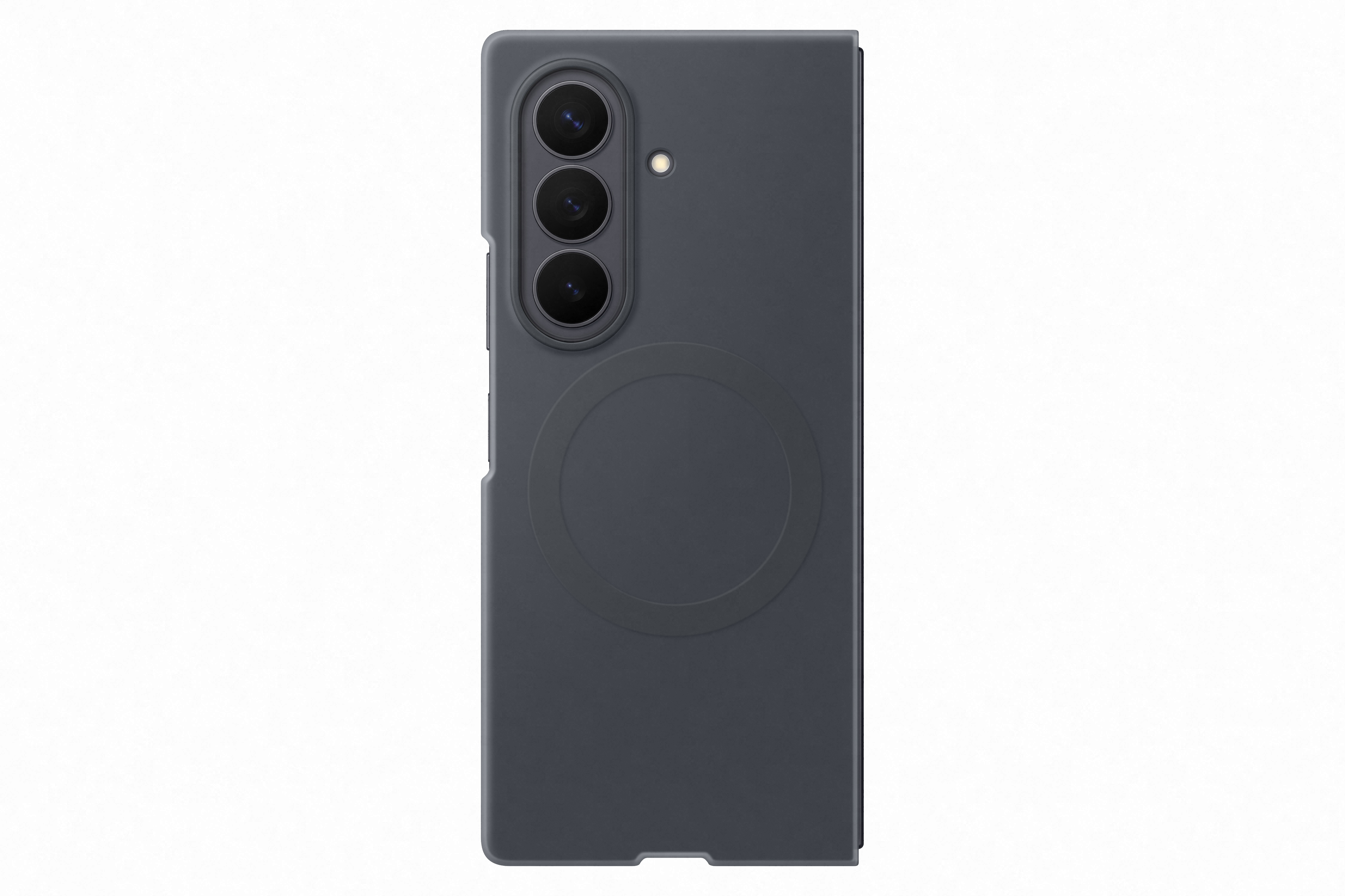 Üç kamera lensli ve şarj halkalı koyu gri telefon kılıfı.