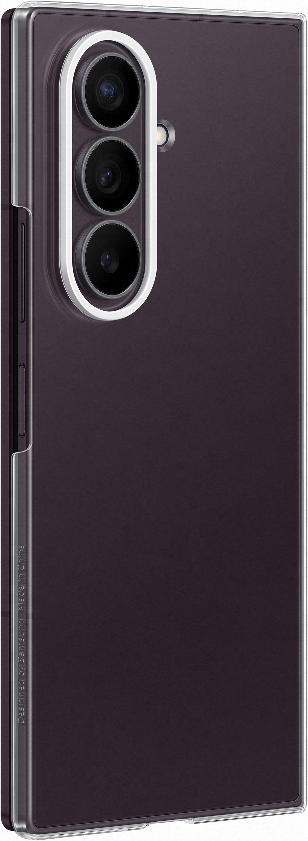 Uno smartphone con tre fotocamere in una custodia trasparente. Sotto c'è scritto 'Designed by Samsung. Made in China'.