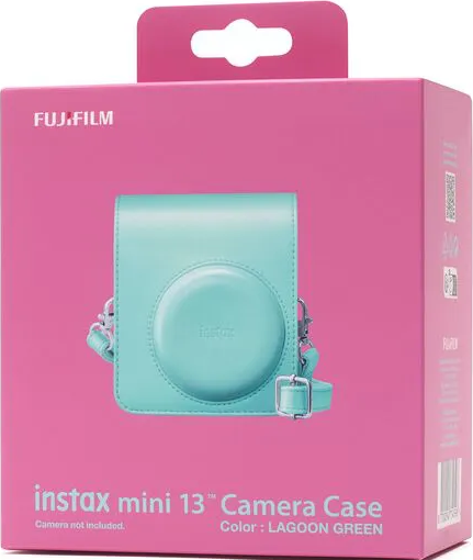 Emballage d'un étui pour appareil photo Instax Mini 13 vert menthe sur carton rose.