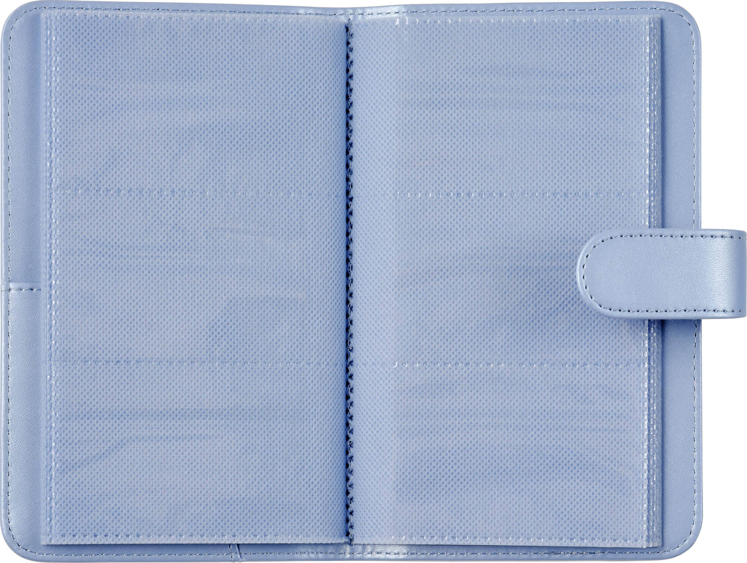 Ein hellblauer Fotoalbum-Einband mit transparenter Hülle und Schnappverschluss.