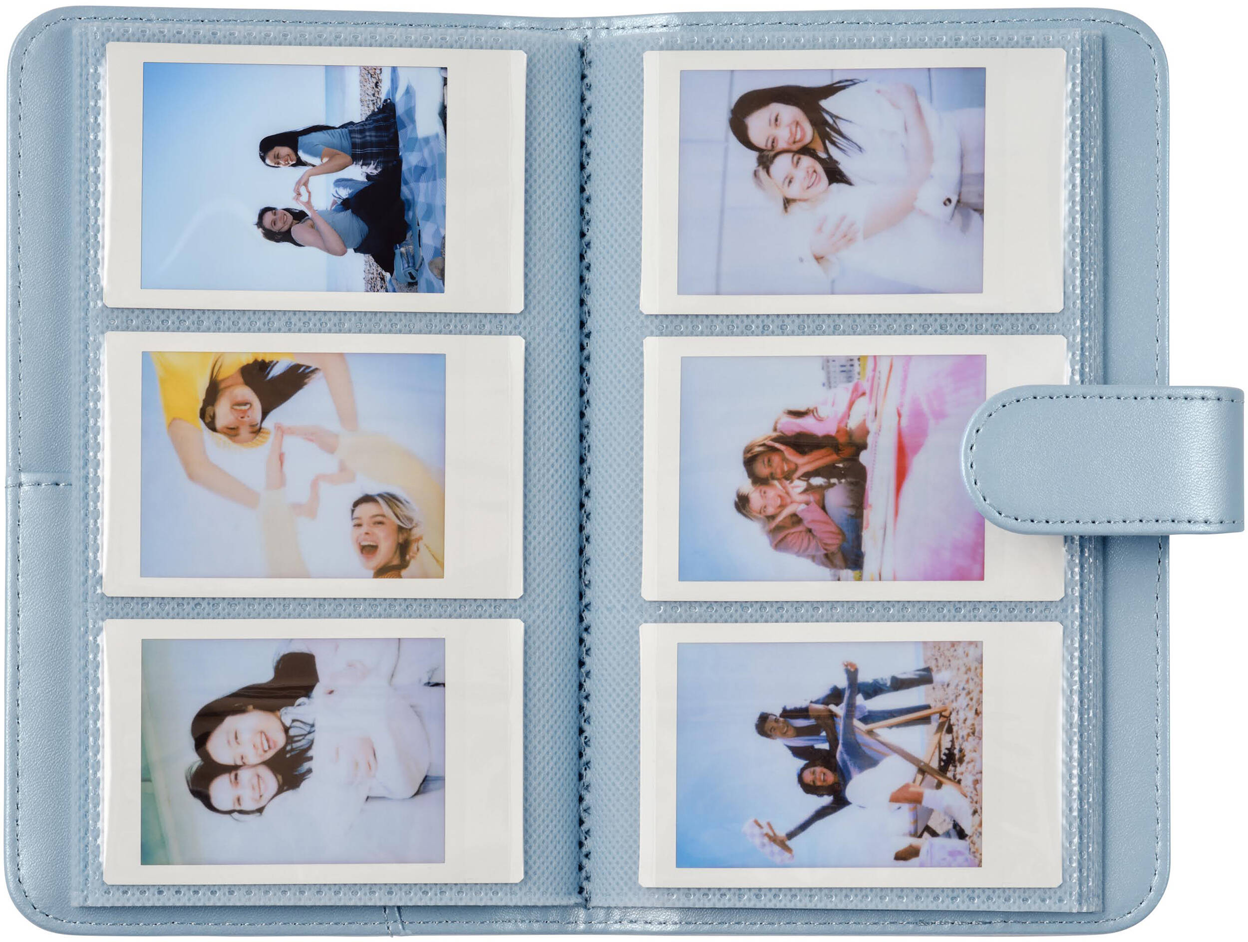 Ein hellblaues Fotoalbum mit sechs Sofortbildern von jungen Frauen.