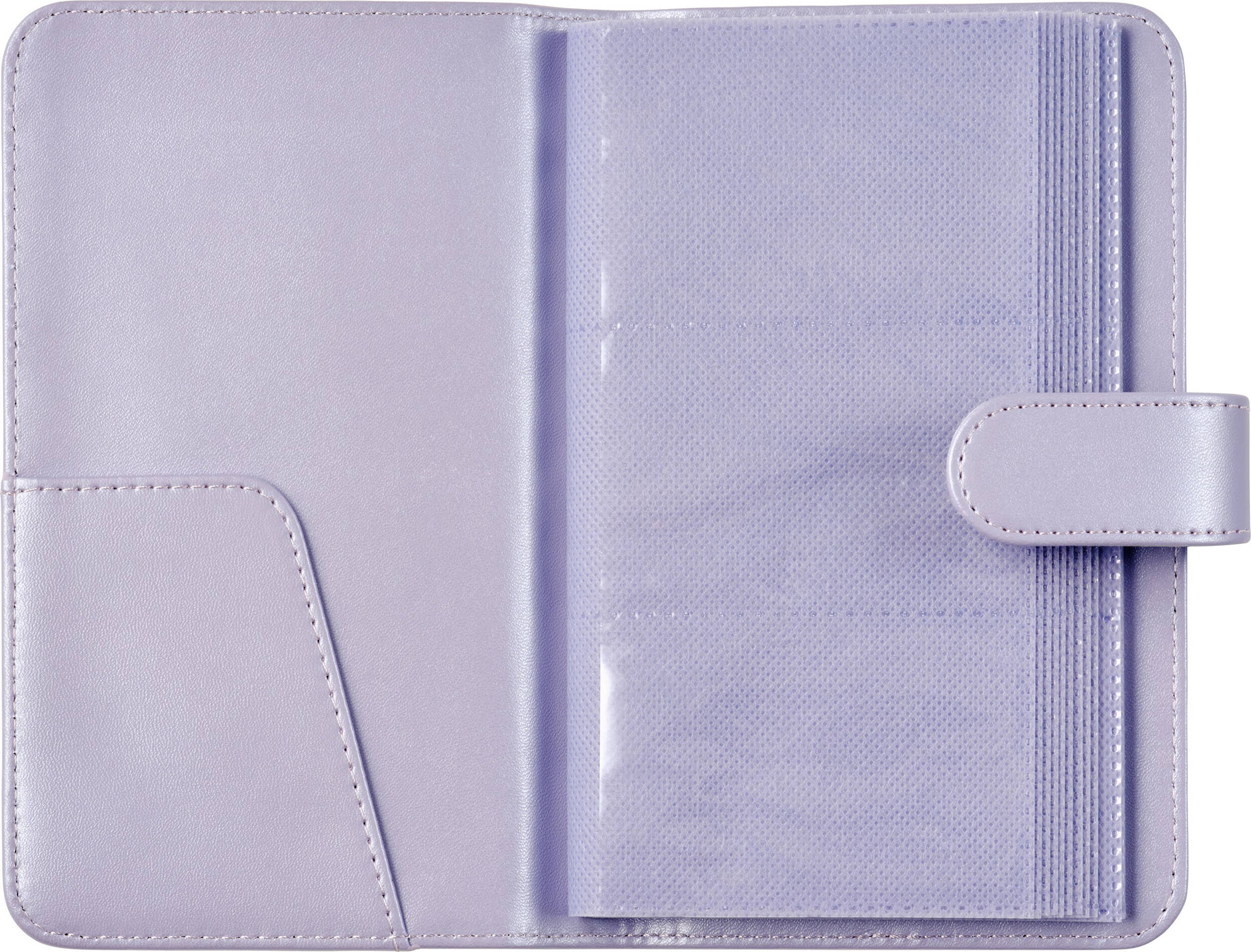 Un carnet violet ouvert avec des poches et une languette de fermeture.