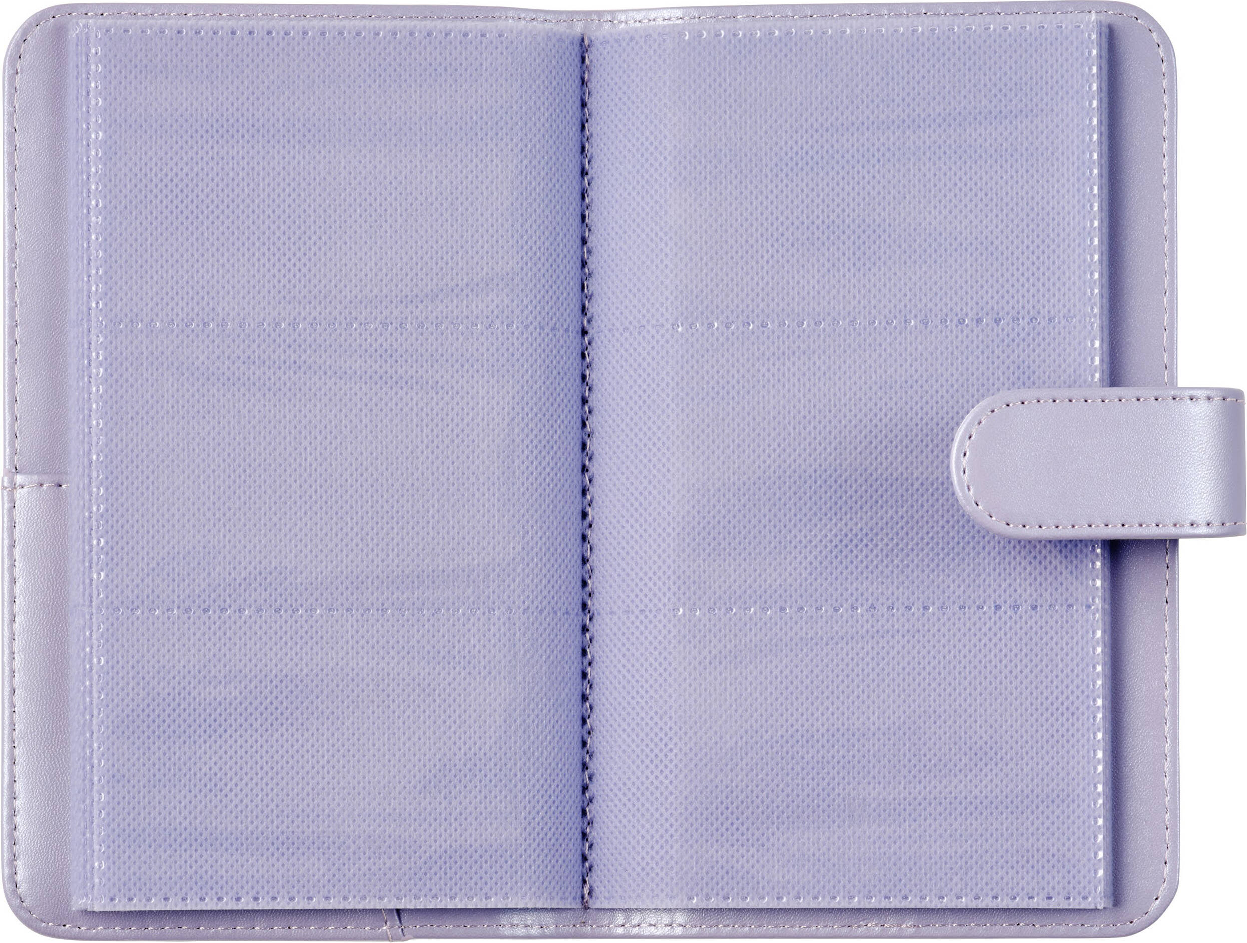 Un classeur ouvert avec une couverture violette et de nombreuses pochettes transparentes.