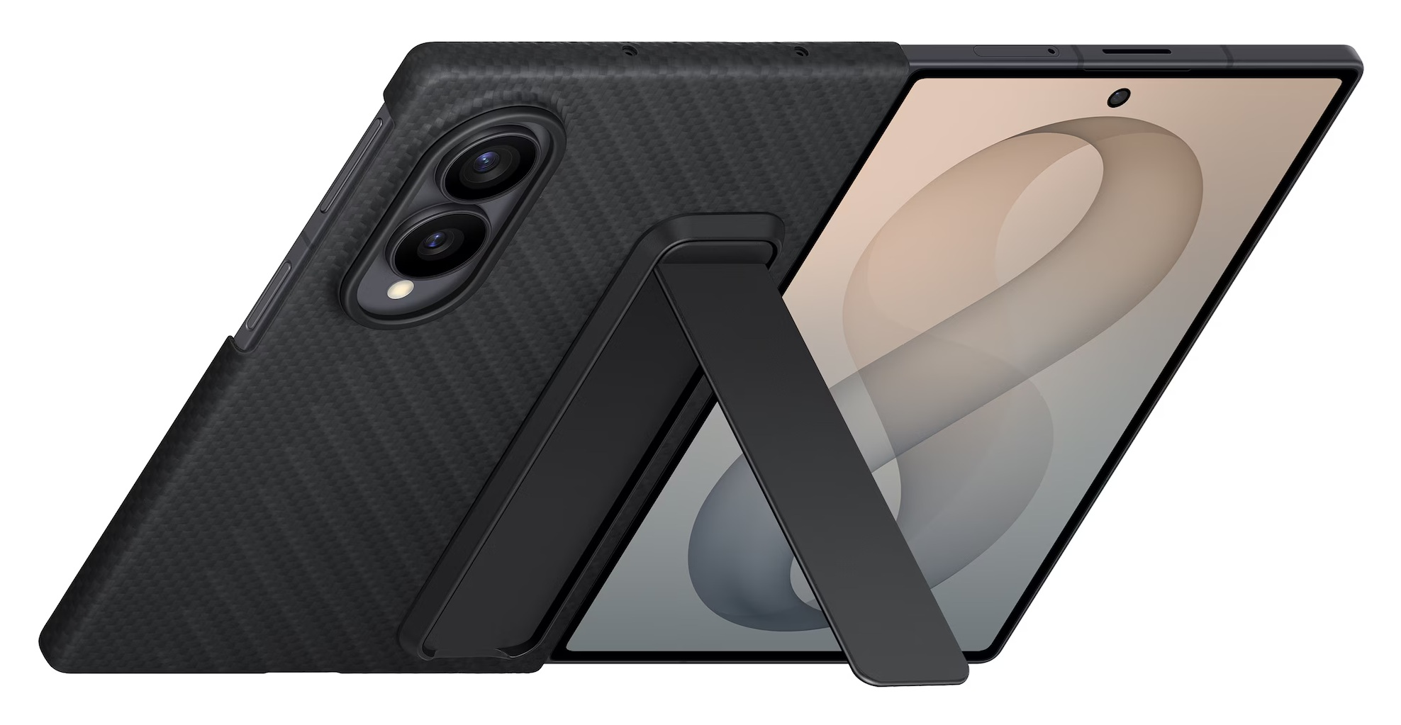 Czarny telefon w etui z wzorem włókna węglowego i wbudowaną podstawką na białym tle.