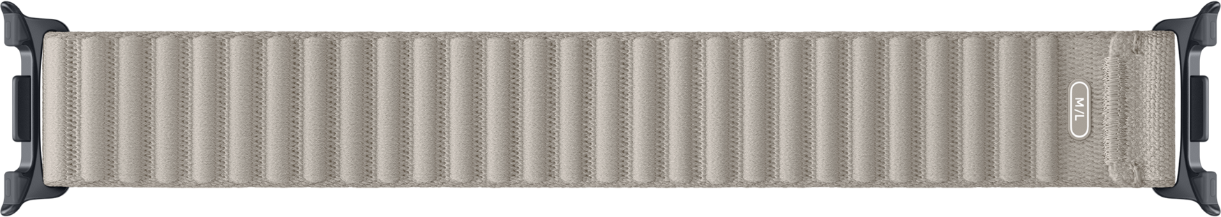 Ein beige geflochtenes Armband mit vertikalen Rillen und schwarzen Anschlüssen.
