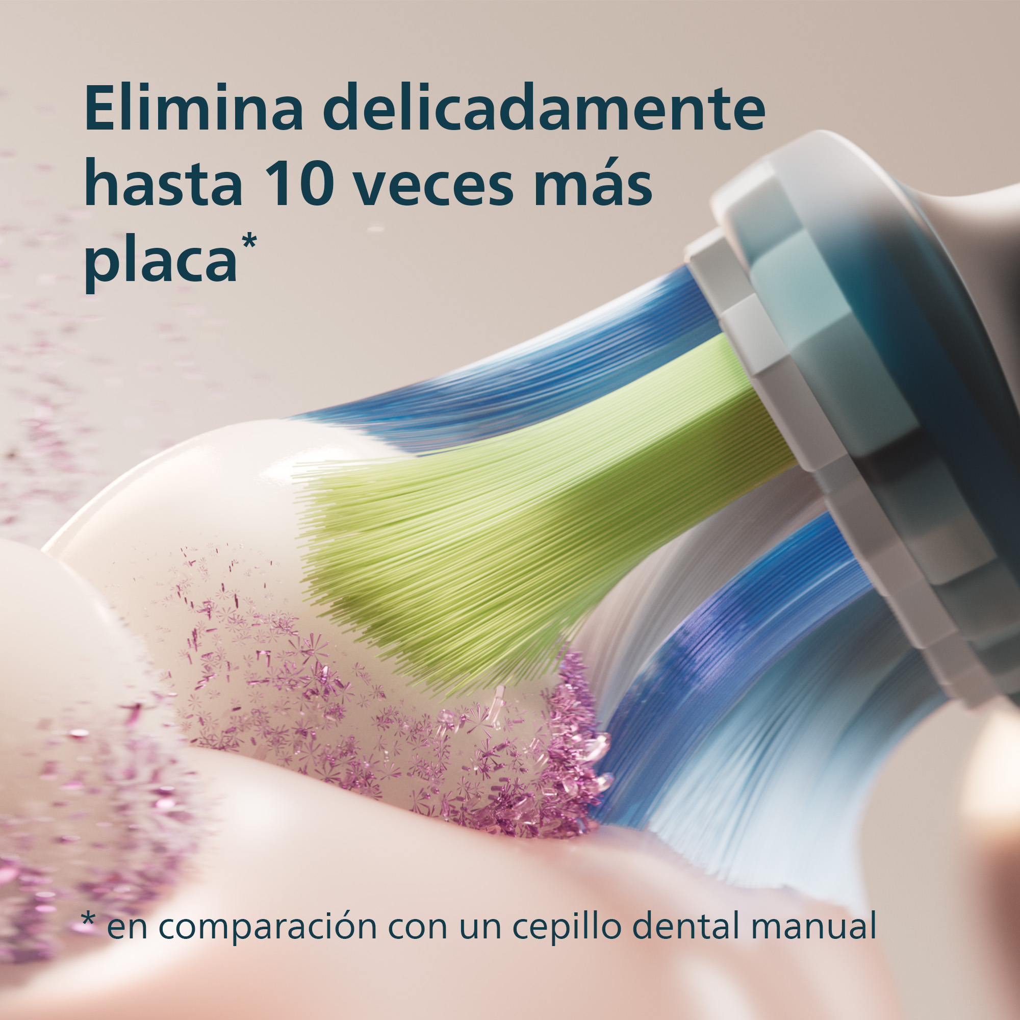Un cepillo de dientes con cerdas verdes quita placa púrpura de una superficie dental.
