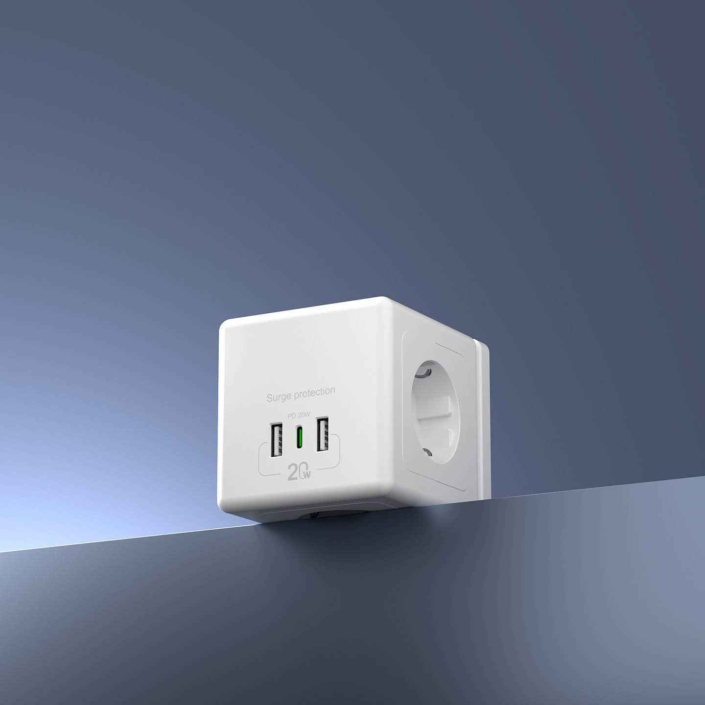 USB bağlantı noktaları ve aşırı gerilim koruması yazılı beyaz küp adaptör.