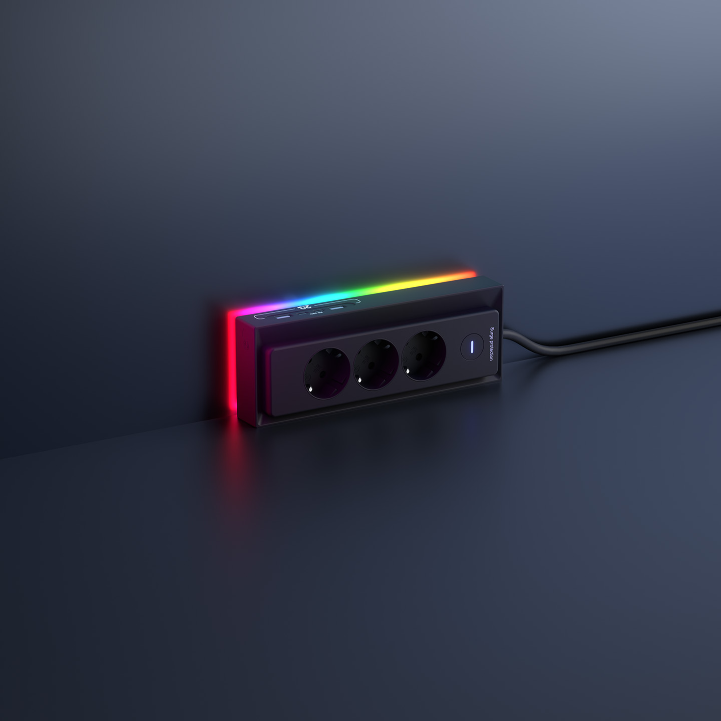 RGB aydınlatmalı ve üç prizli siyah güç şeridi.