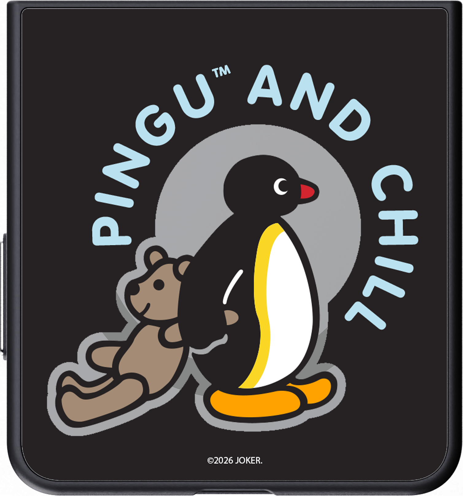 Pingu il pinguino e un orsacchiotto su sfondo nero.