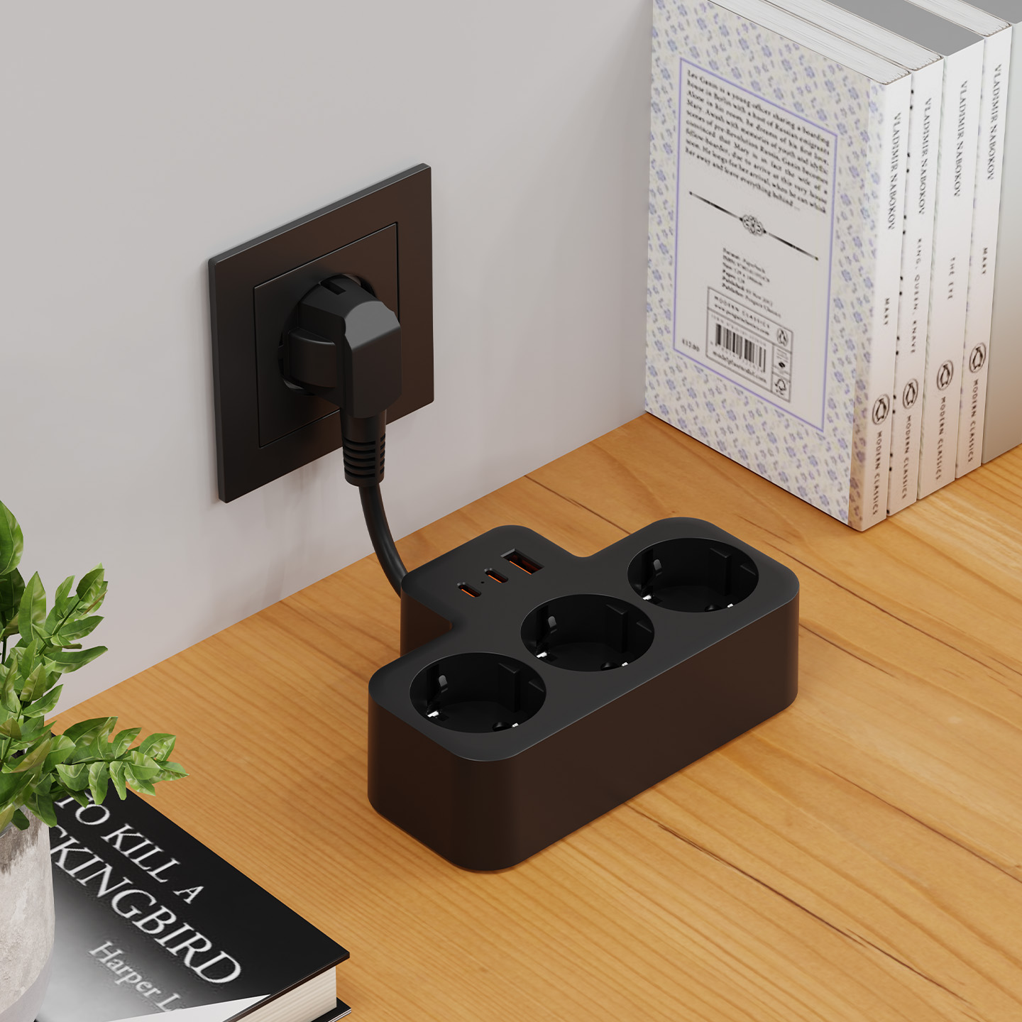 Duvar prizine bağlı üç prizli ve USB portlu siyah çoklu priz. Yakında kitaplar ve bitki.