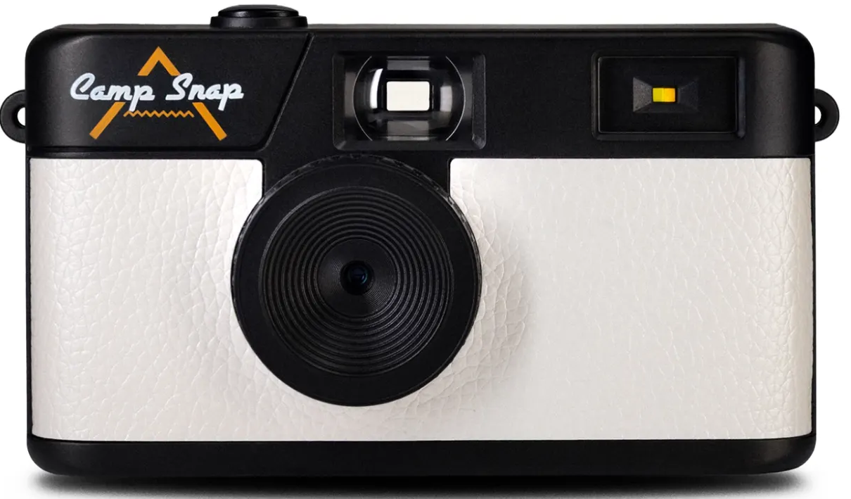 Fekete-fehér kamera „Camp Snap” felirattal és vakuval.