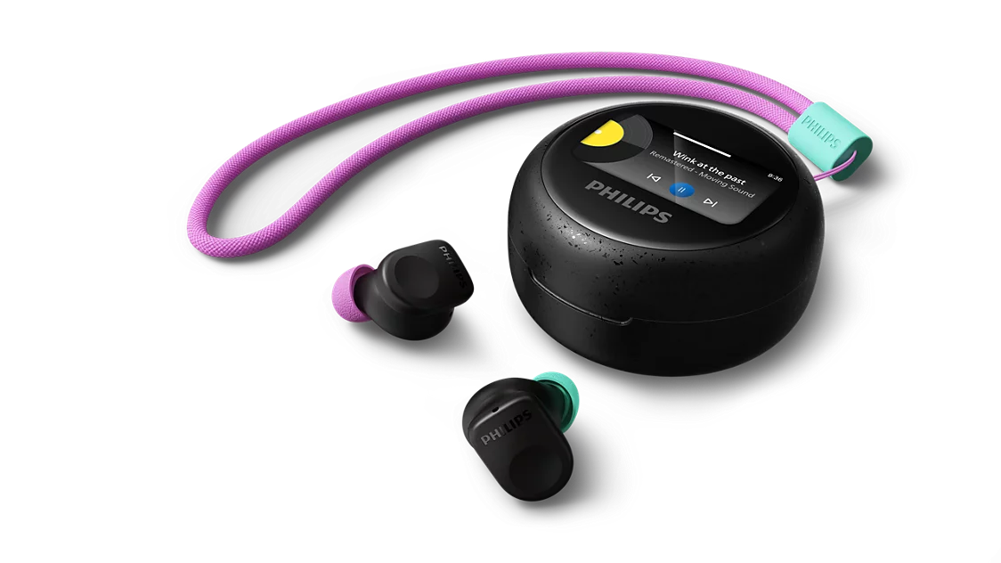 Schwarze kabellose Kopfhörer mit lila und mintgrünen Akzenten neben einer schwarzen Ladebox.