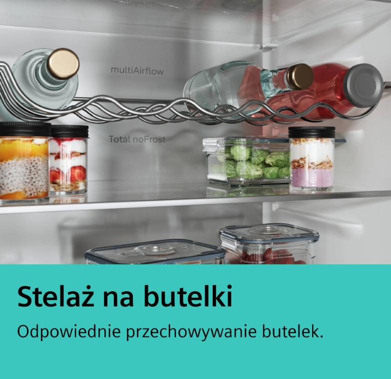 Widok wnętrza lodówki z półką na butelki, słoikami i pojemnikami.