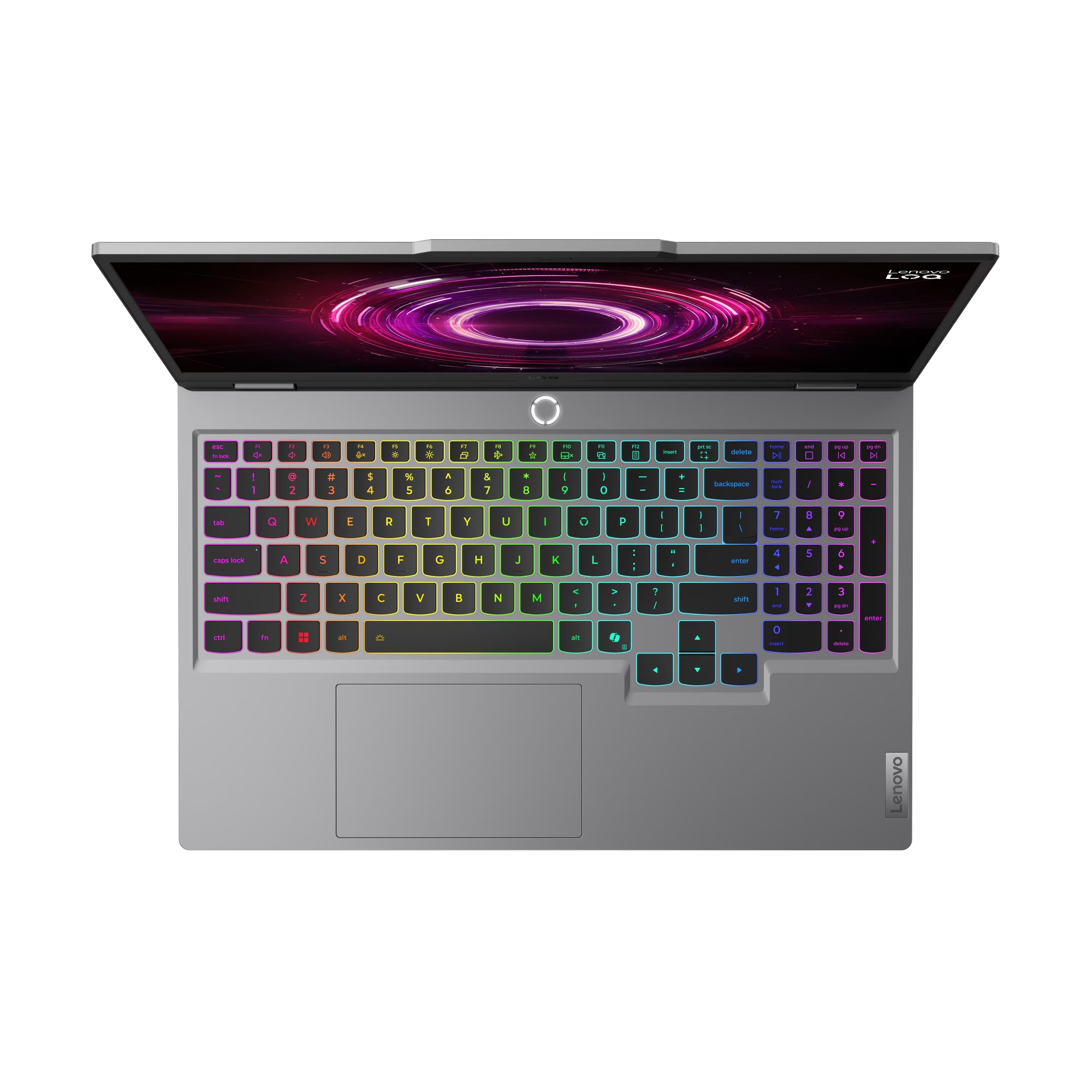 Un portátil plateado con la tapa abierta y teclado iluminado.