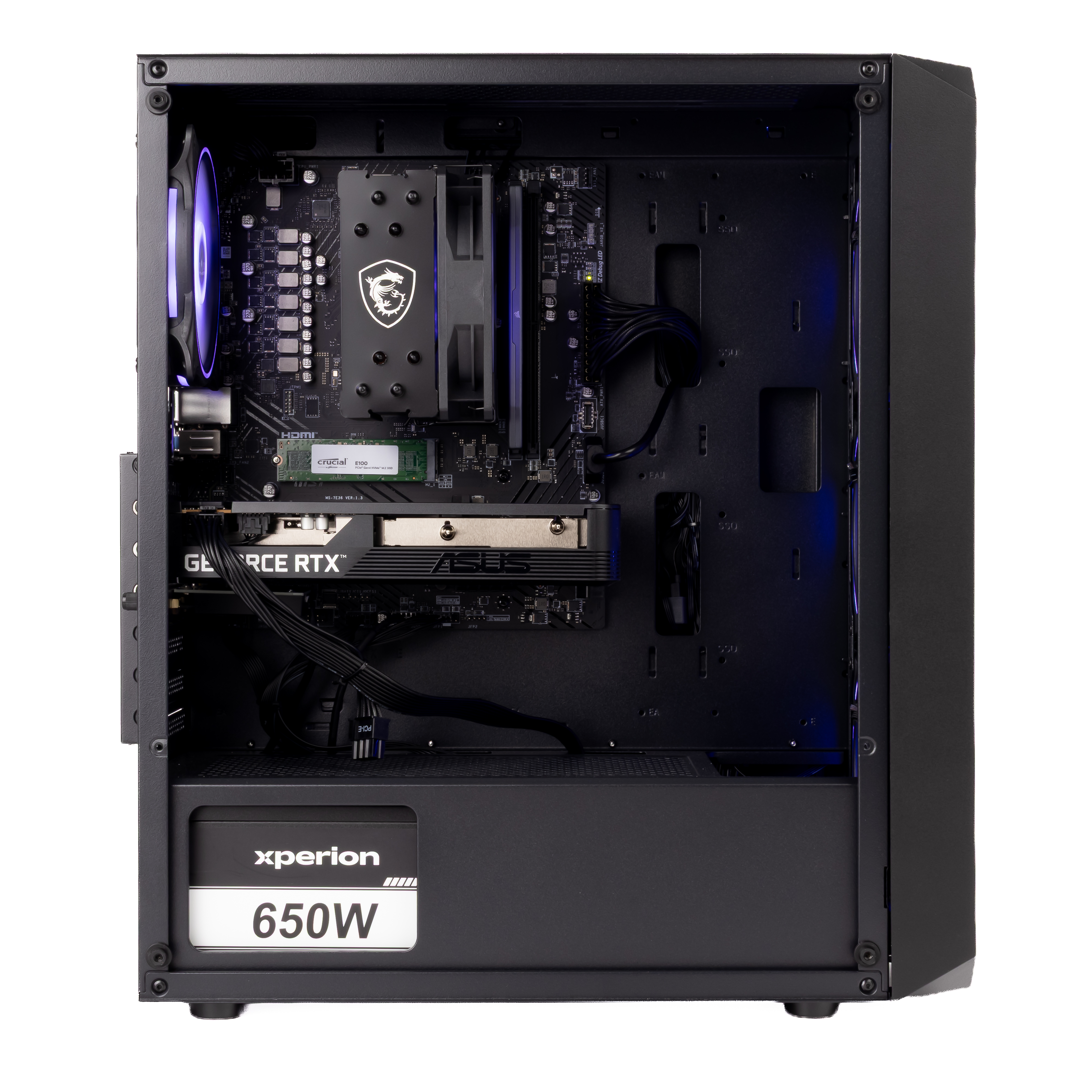 Ein offener PC-Tower mit beleuchteten Lüftern und Komponenten wie Grafikkarte und Netzteil.