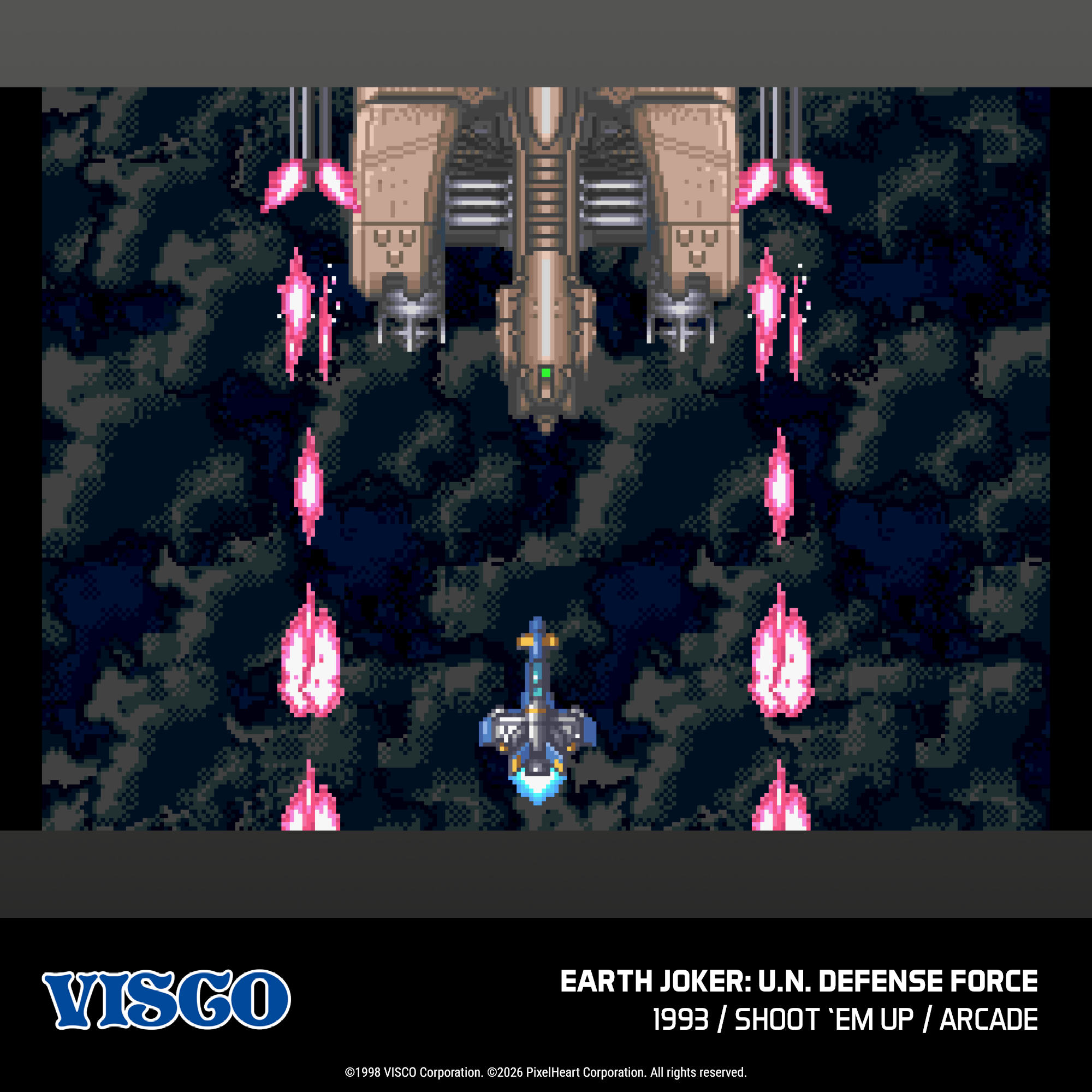 Un'astronave combatte un grosso nemico mentre volano proiettili rosa.