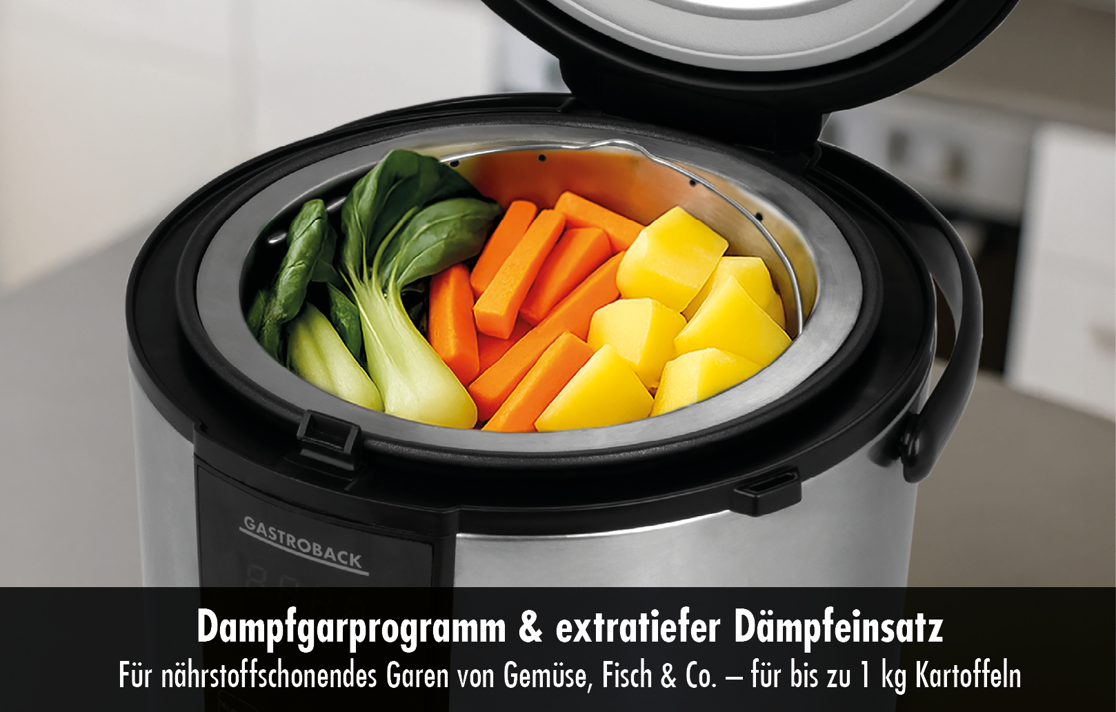 Ein Dampfgarer mit Bok Choy, Karotten und Kartoffeln im Einsatz.