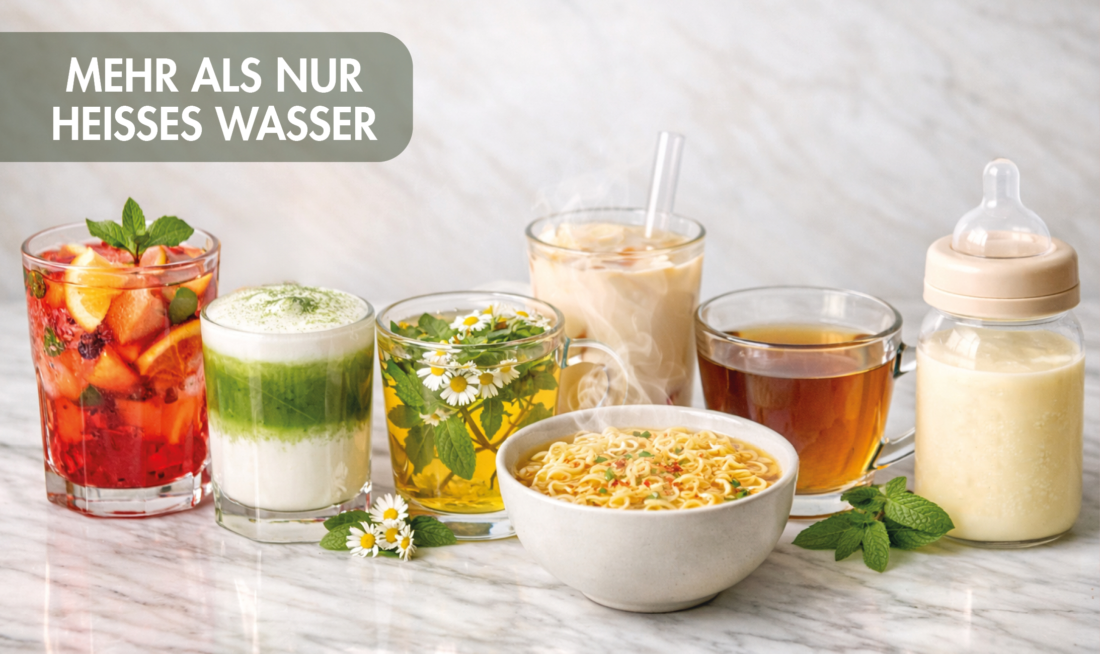 Mehrere Getränke und eine Schüssel Nudelsuppe auf einem Marmortisch.