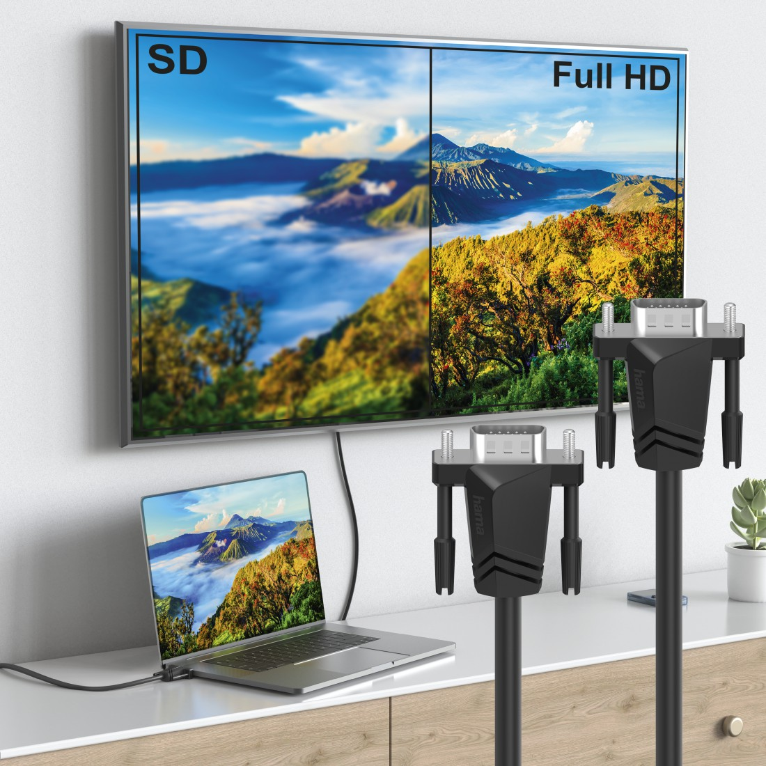 Bir dizüstü bilgisayar kabloyla büyük bir ekrana bağlanır. Ekran SD ve Full HD görüntüler gösterir.
