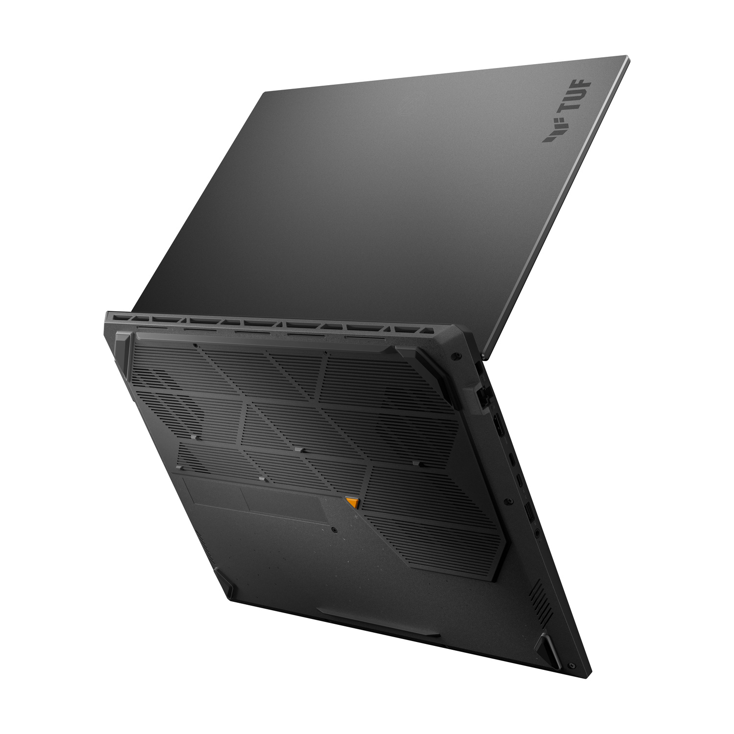 Un laptop nero con il coperchio aperto, appoggiato sul lato inferiore. Il logo TUF è visibile.