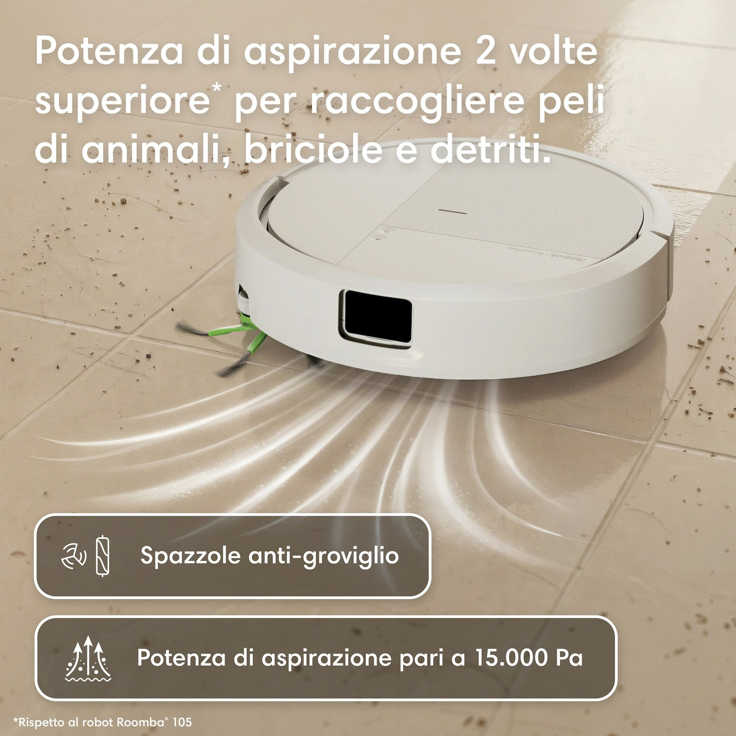 Un robot aspirapolvere bianco pulisce un pavimento sporco con peli di animali e briciole.