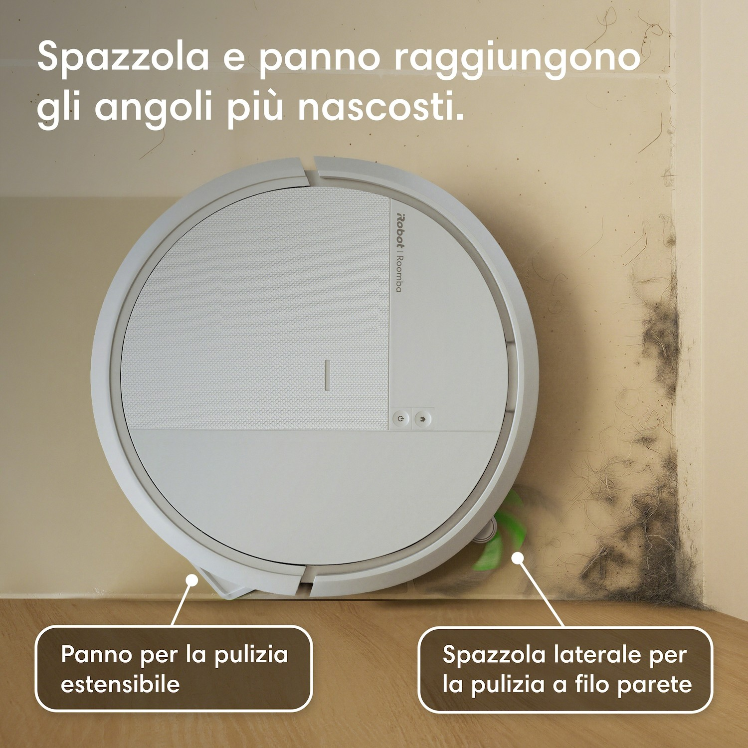 Un robot aspirapolvere bianco pulisce un angolo polveroso con spazzola laterale e panno.
