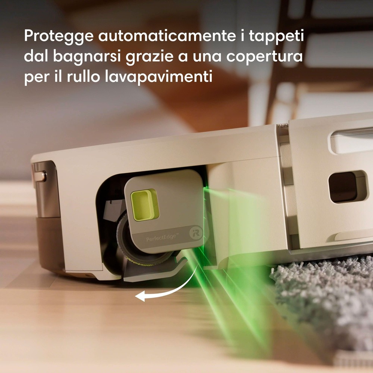 Un robot aspirapolvere con tecnologia PerfectEdge pulisce un tappeto.