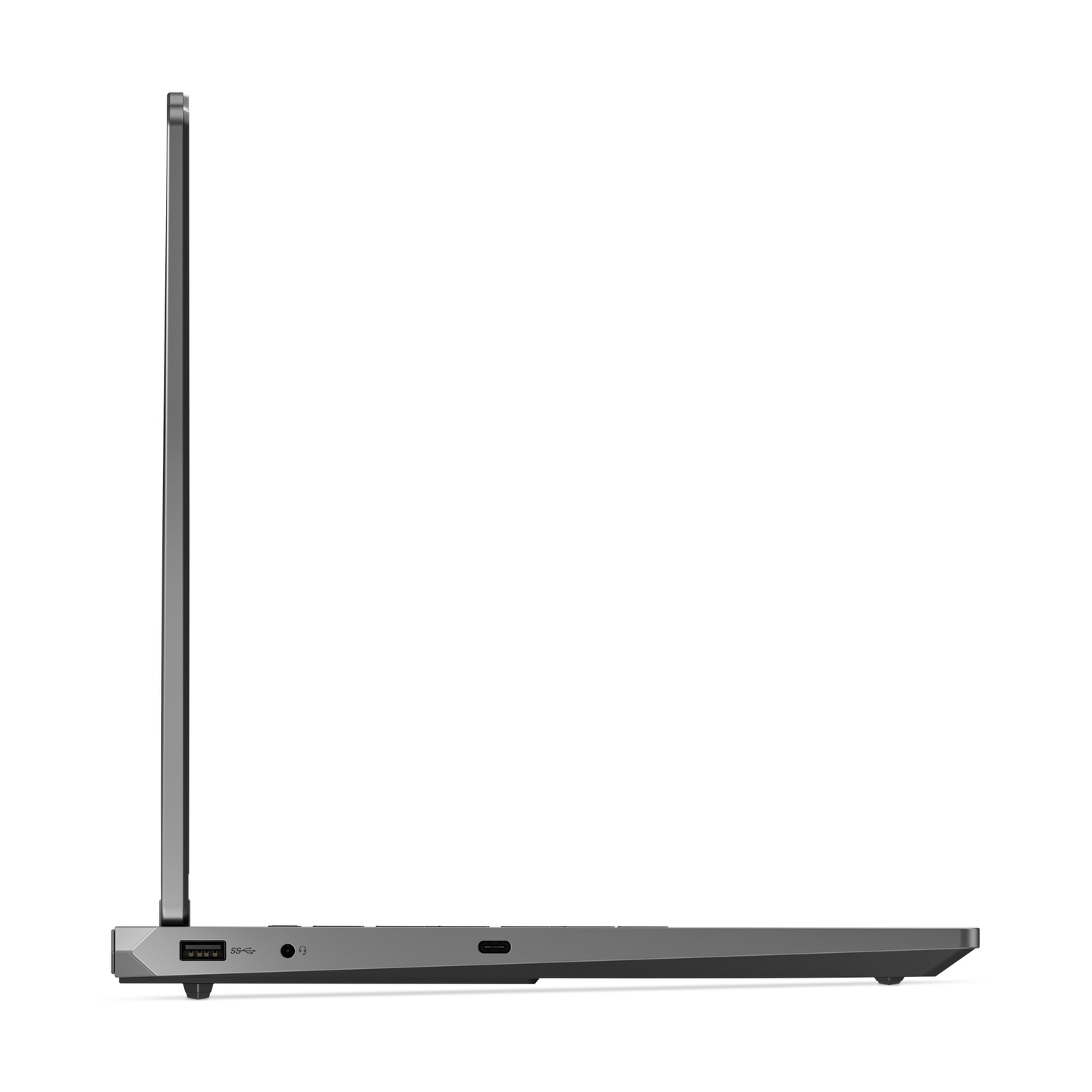 Vista laterale di un laptop grigio chiuso. Porte visibili: USB-A, jack cuffie, USB-C.