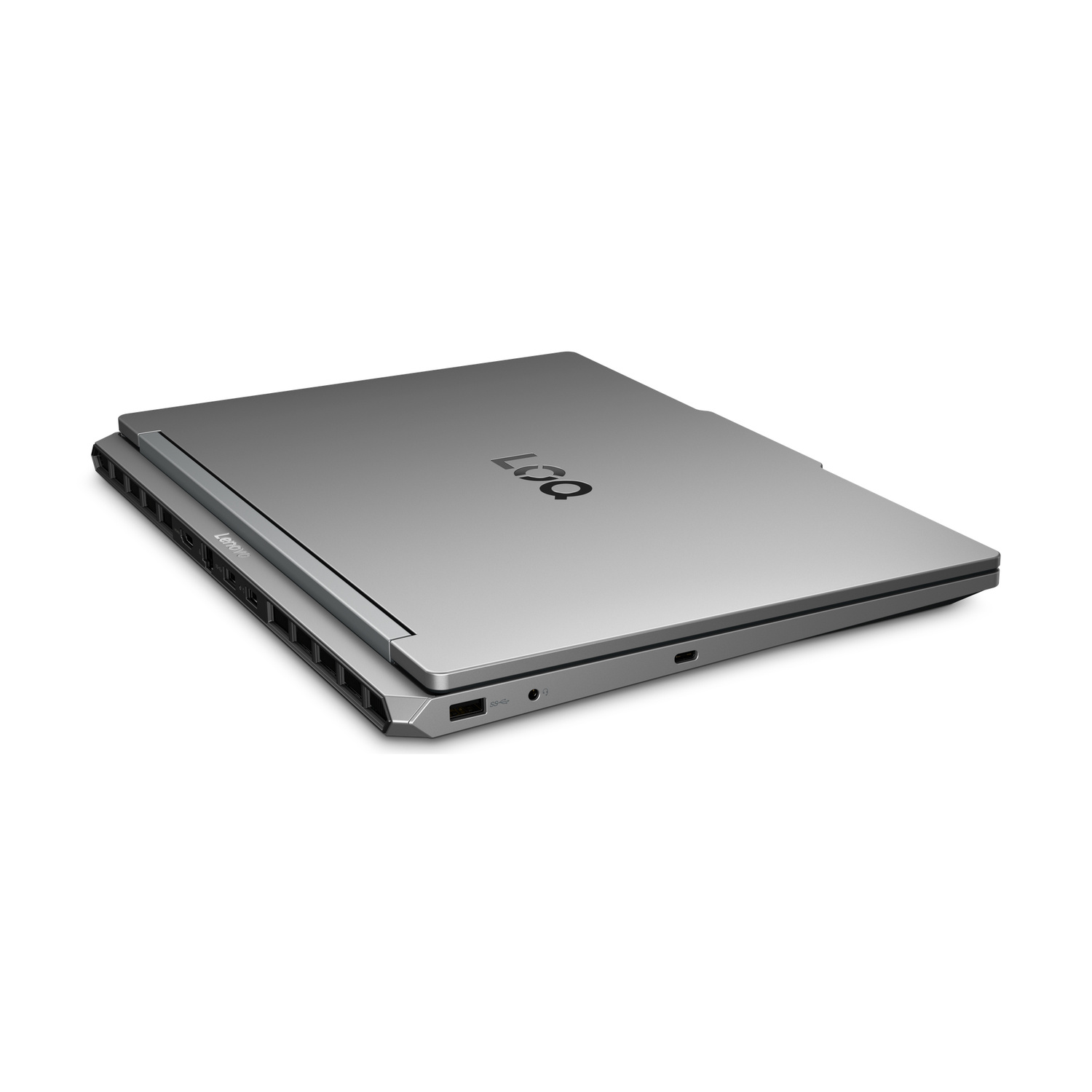 Un laptop chiuso e argentato con il logo Lenovo sul coperchio.