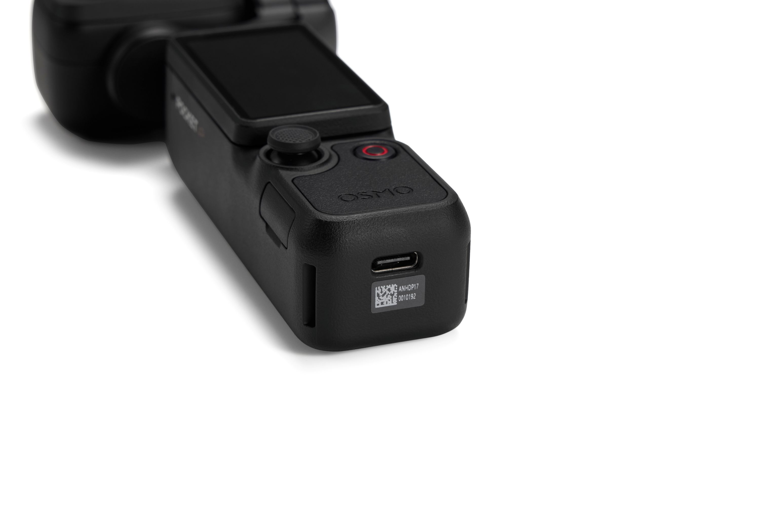 Schwarze Osmo Pocket 3 Kameradetail mit USB-C-Anschluss und Etikett.